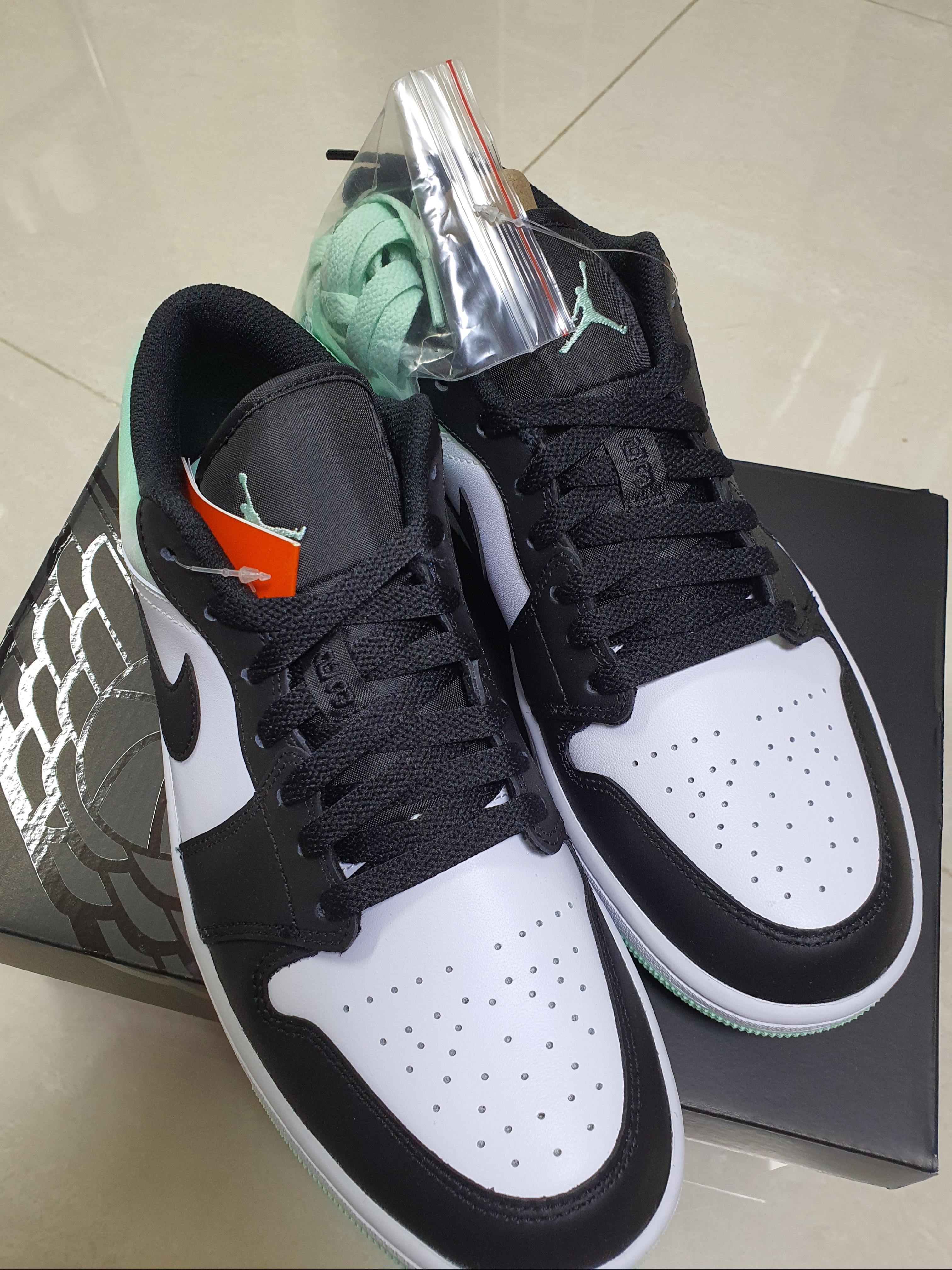 Jordan 1 Low SE White Black Tie-Dye 착용 스타일 - 1