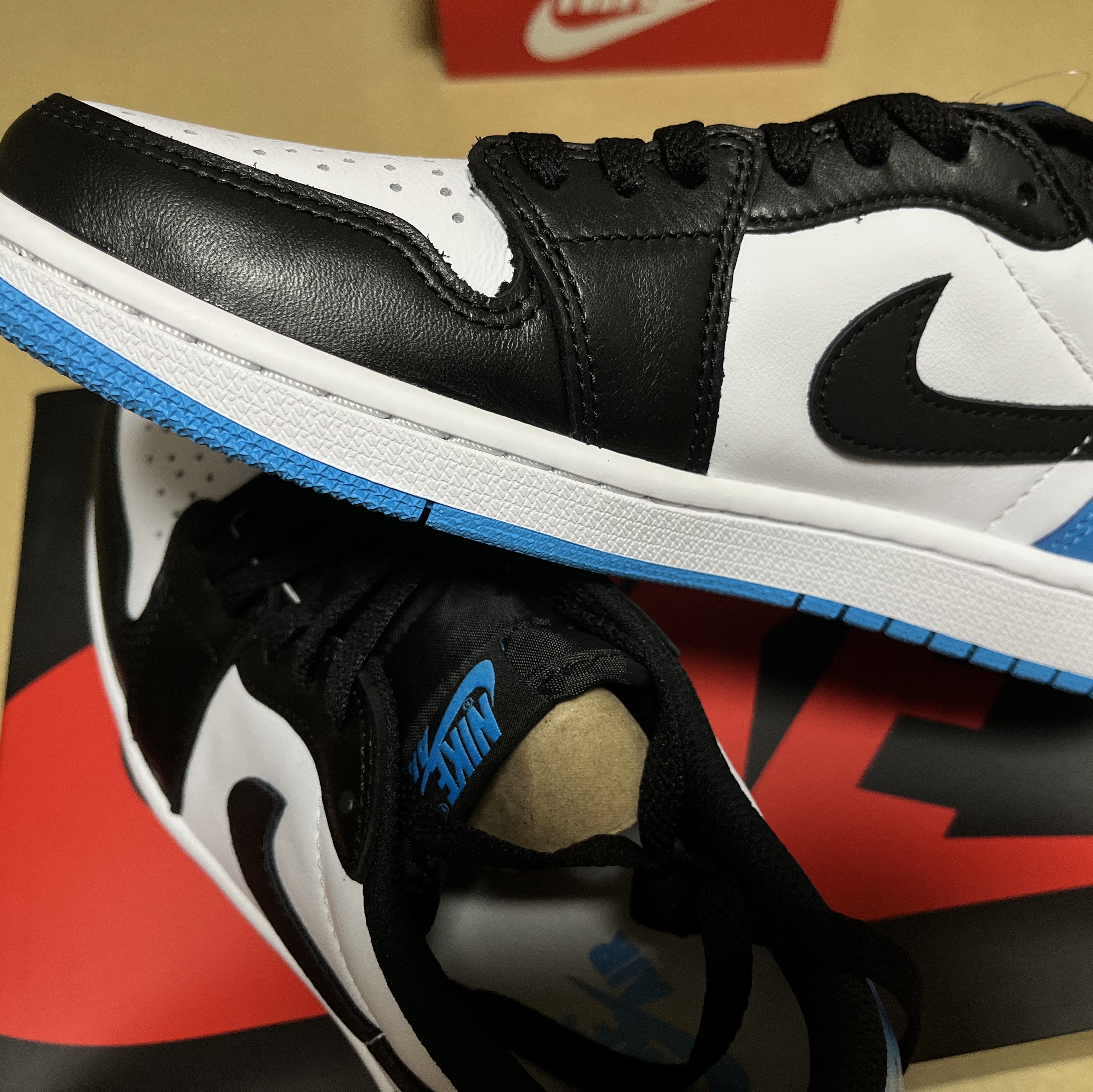 Jordan 1 Retro Low OG Black and Dark Powder Blue 착용 스타일