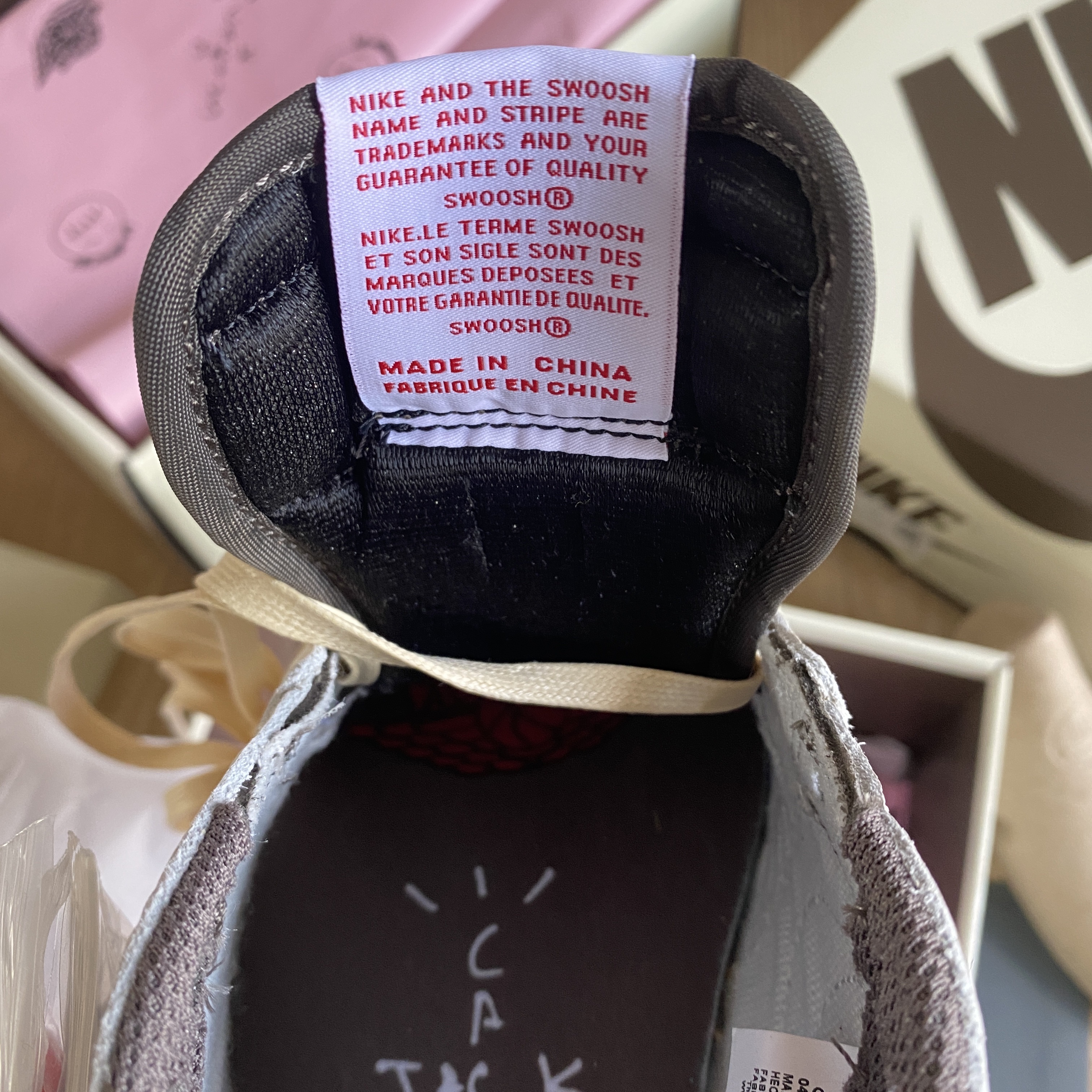 Jordan 1 x Travis Scott Retro Low OG SP Sail and Ridgerock 착용 스타일 - 3
