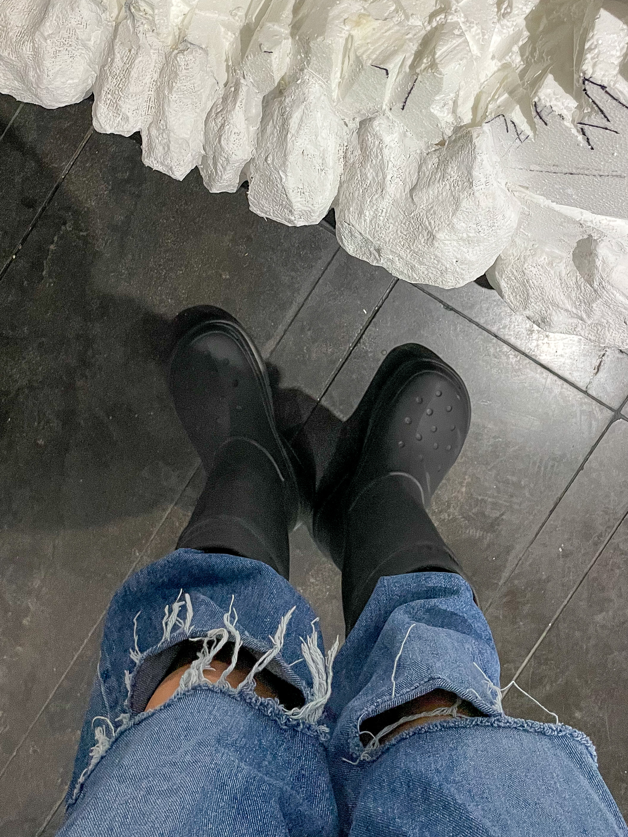 Balenciaga x Crocs Rubber Boot Black, (W) Balenciaga x Crocs Rubber Boot Black 착용 스타일 - 3
