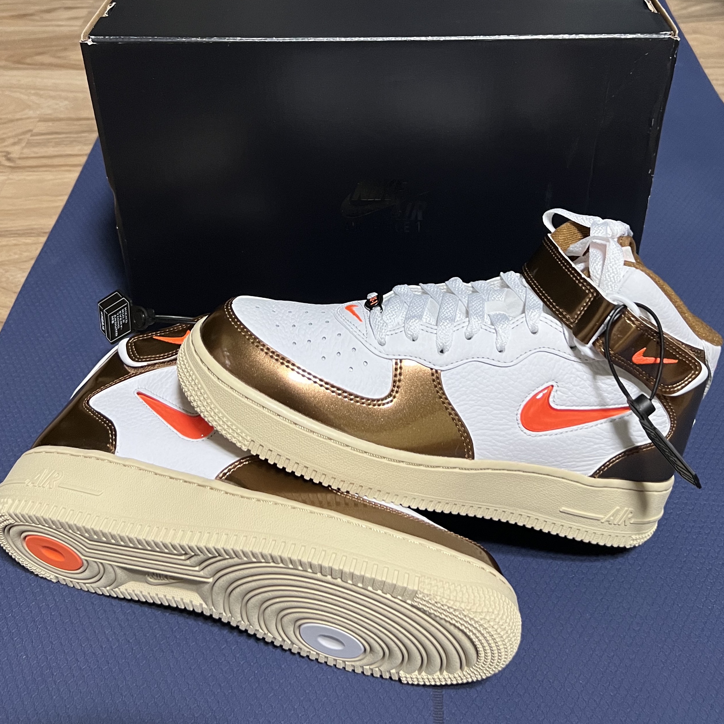 Nike Air Force 1 Mid QS Ale Brown 착용 스타일 - 3