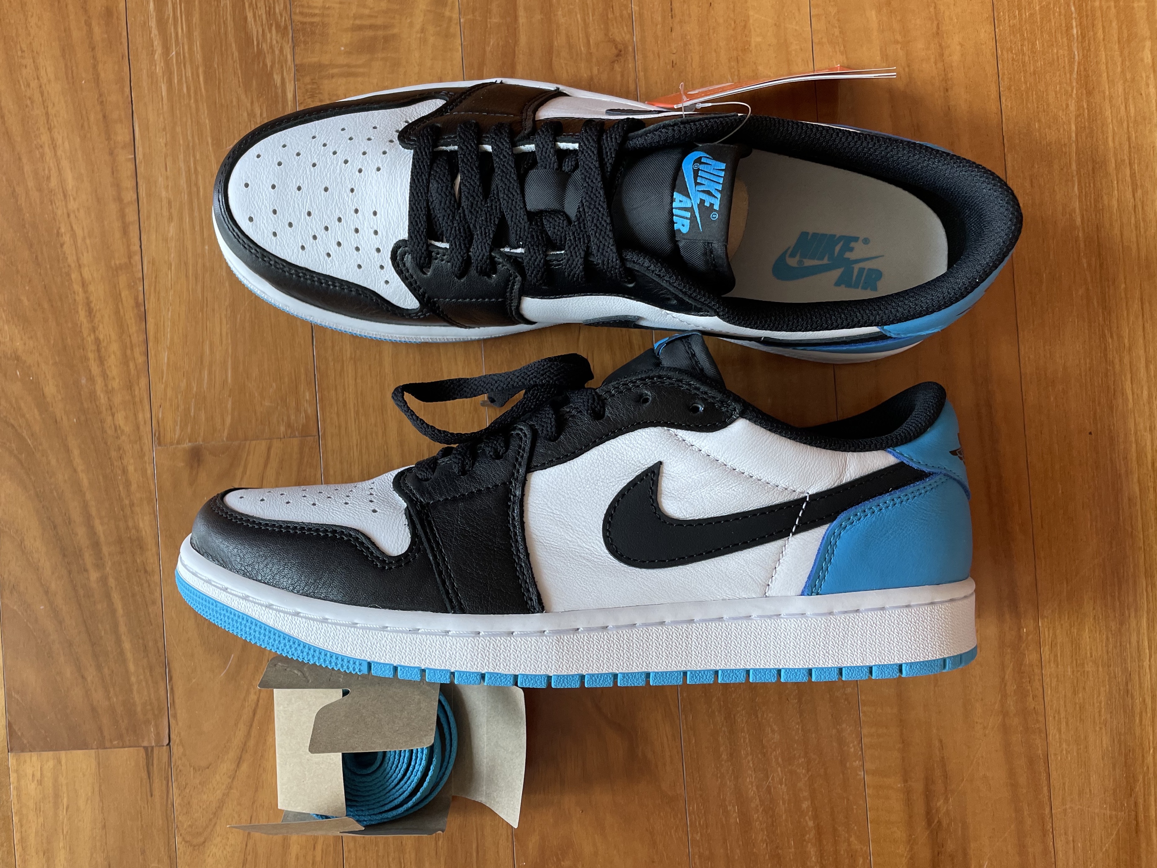 Jordan 1 Retro Low OG Black and Dark Powder Blue 착용 스타일 - 3