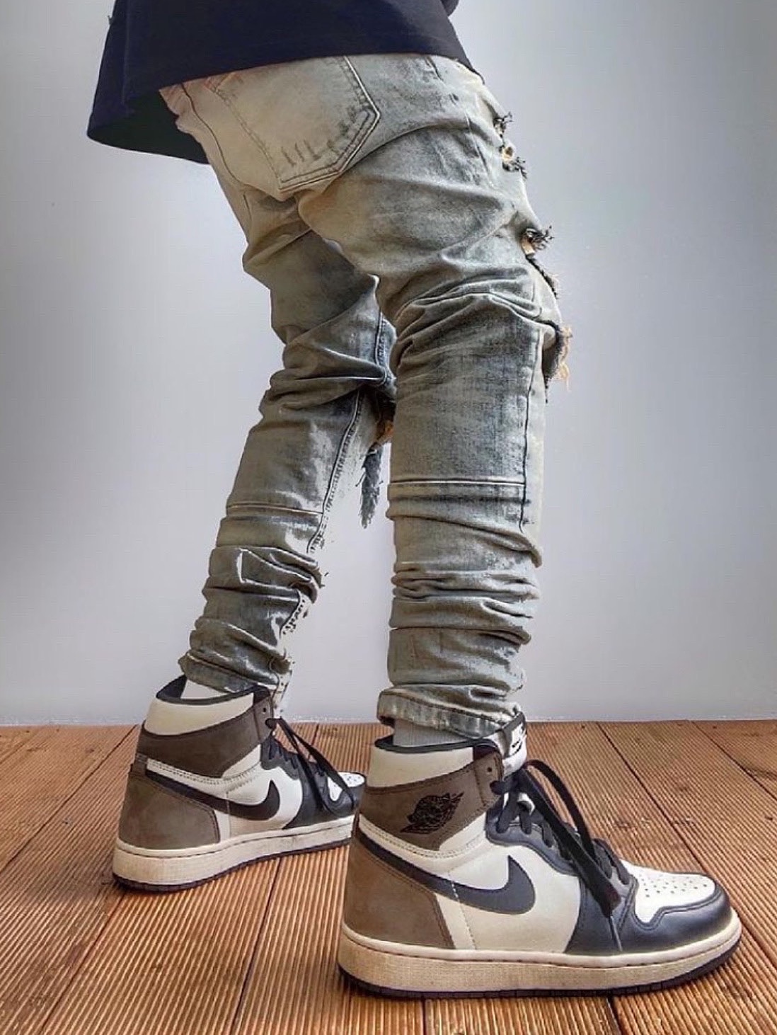 Jordan 1 Retro High OG Black Mocha, Stussy Basic Stussy LS T-Shirt Black 2022 착용 스타일 - 2