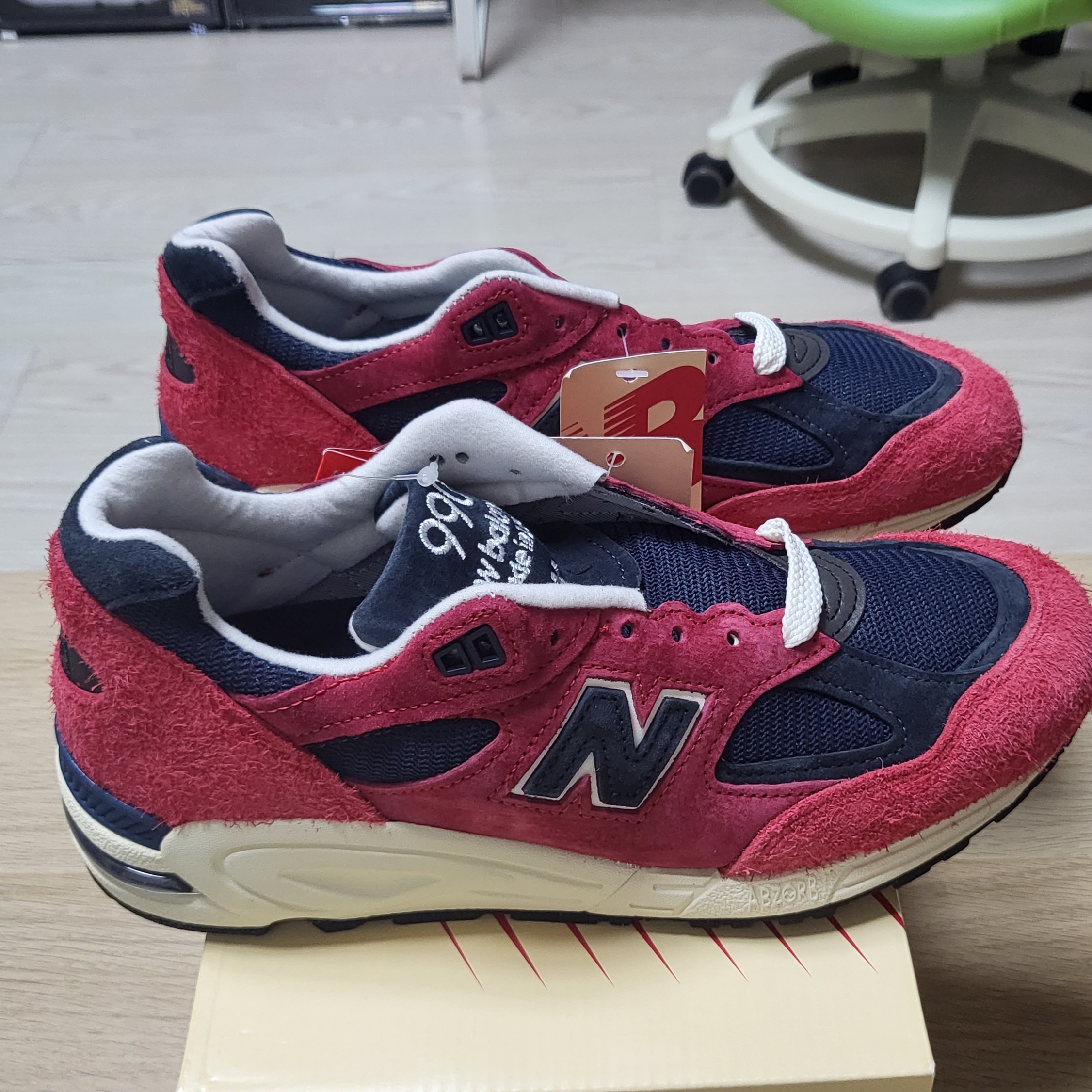 New Balance 990v2 Made in USA Chrysanthemum Navy 착용 스타일 - 3