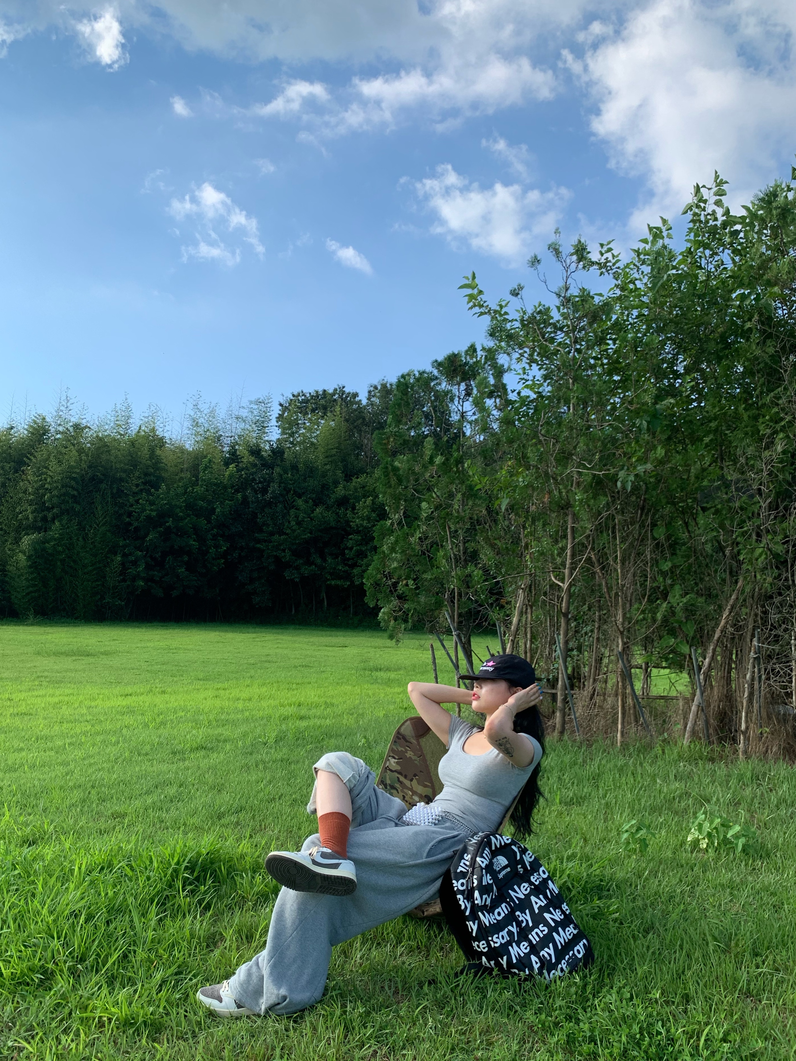 Jordan 1 x Travis Scott Retro Low OG SP Sail and Ridgerock, Helinox Chair One Multicam 착용 스타일 - 2