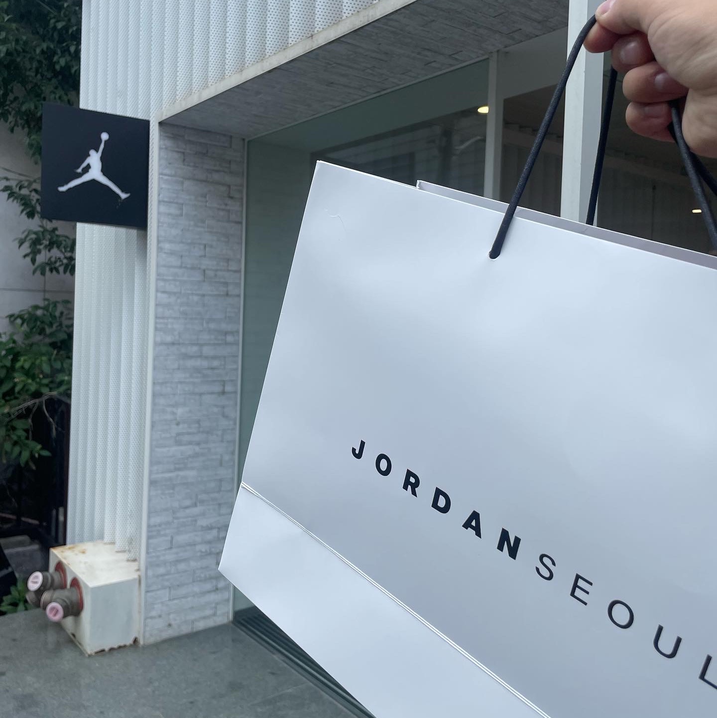 Jordan 1 Retro Low OG Black and Dark Powder Blue 착용 스타일 - 3