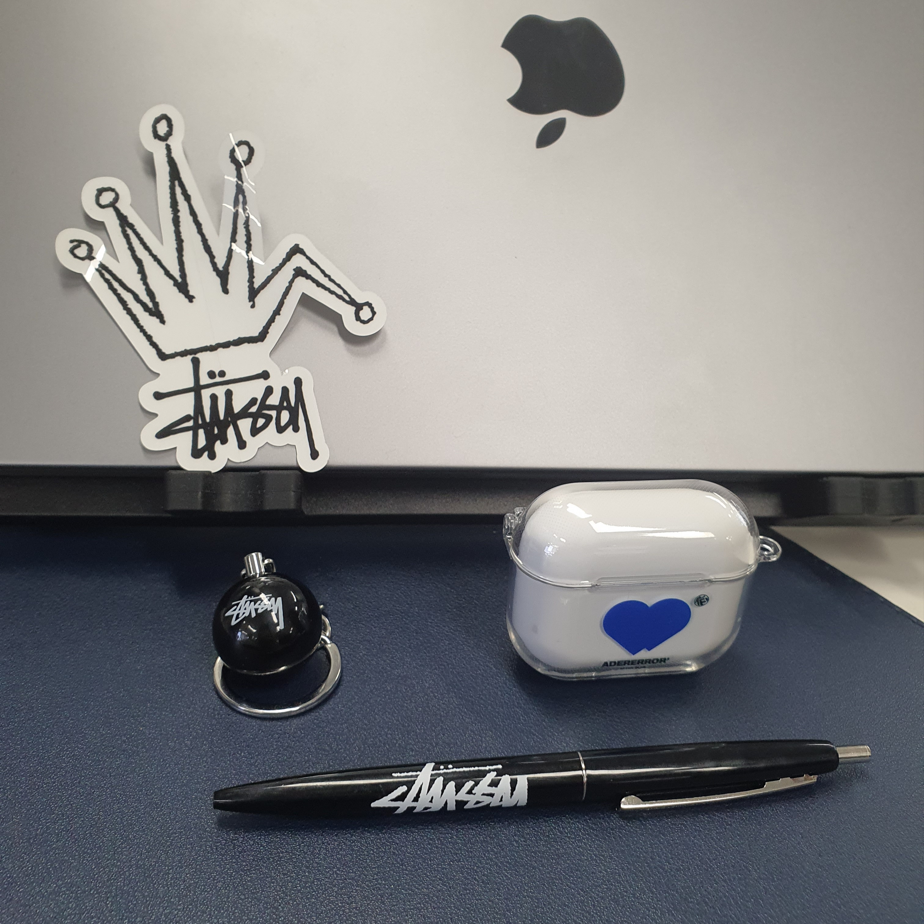 Ader Error Twin Heart AirPods Pro Hard Case Clear, Stussy 8 Ball Keychain Black 착용 스타일