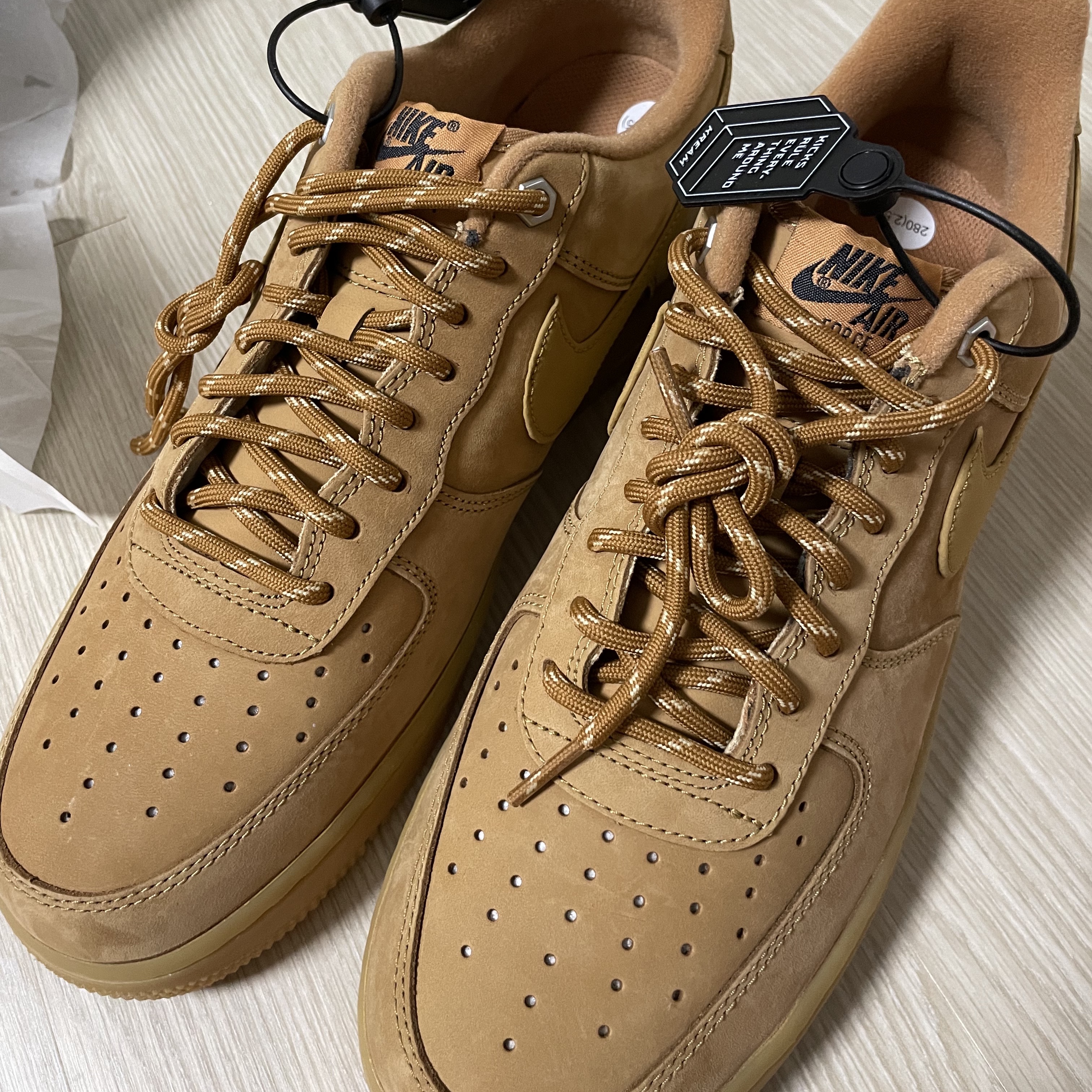 Nike Air Force 1 '07 WB Flax 착용 스타일
