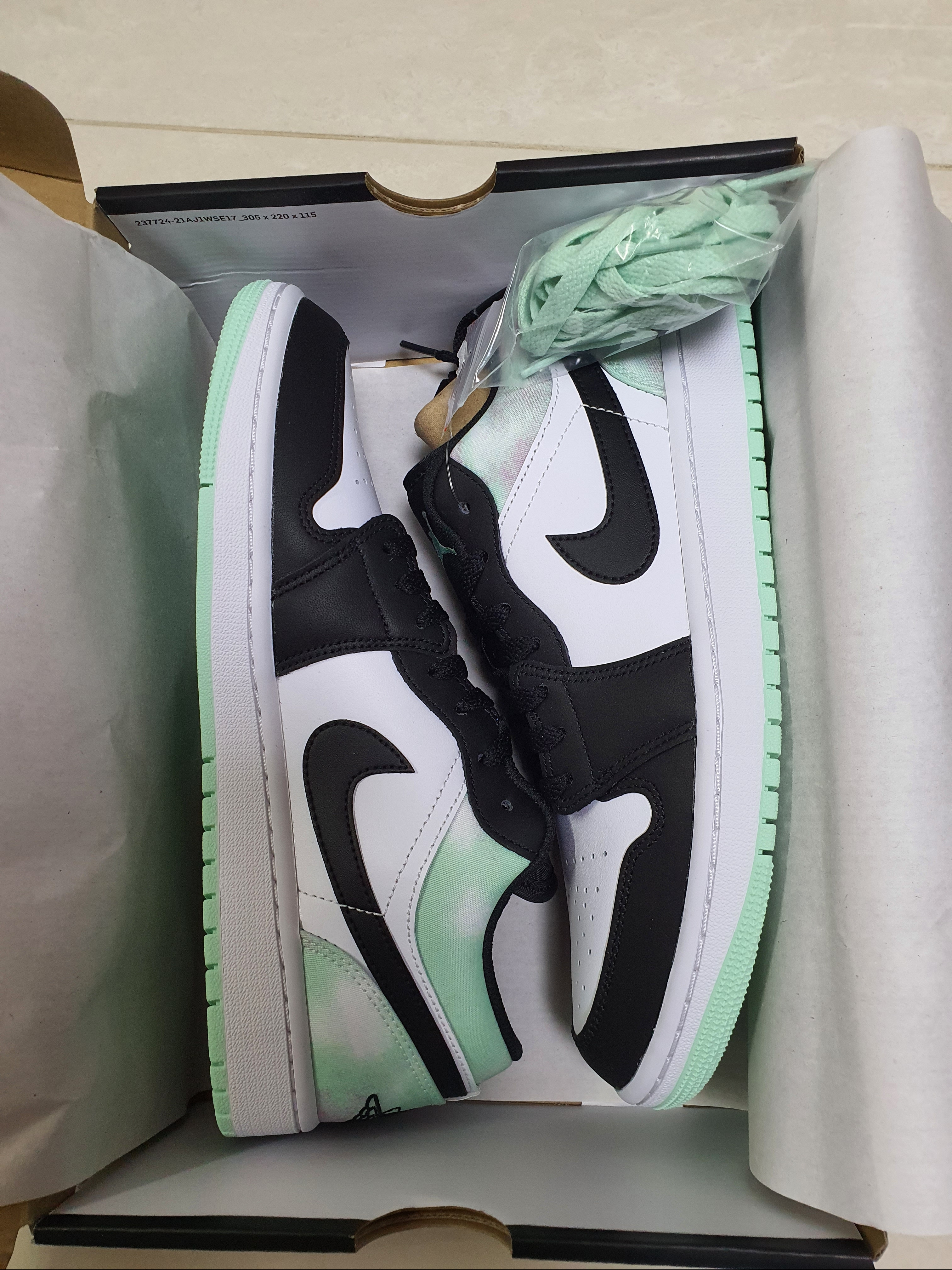 Jordan 1 Low SE White Black Tie-Dye 착용 스타일 - 2