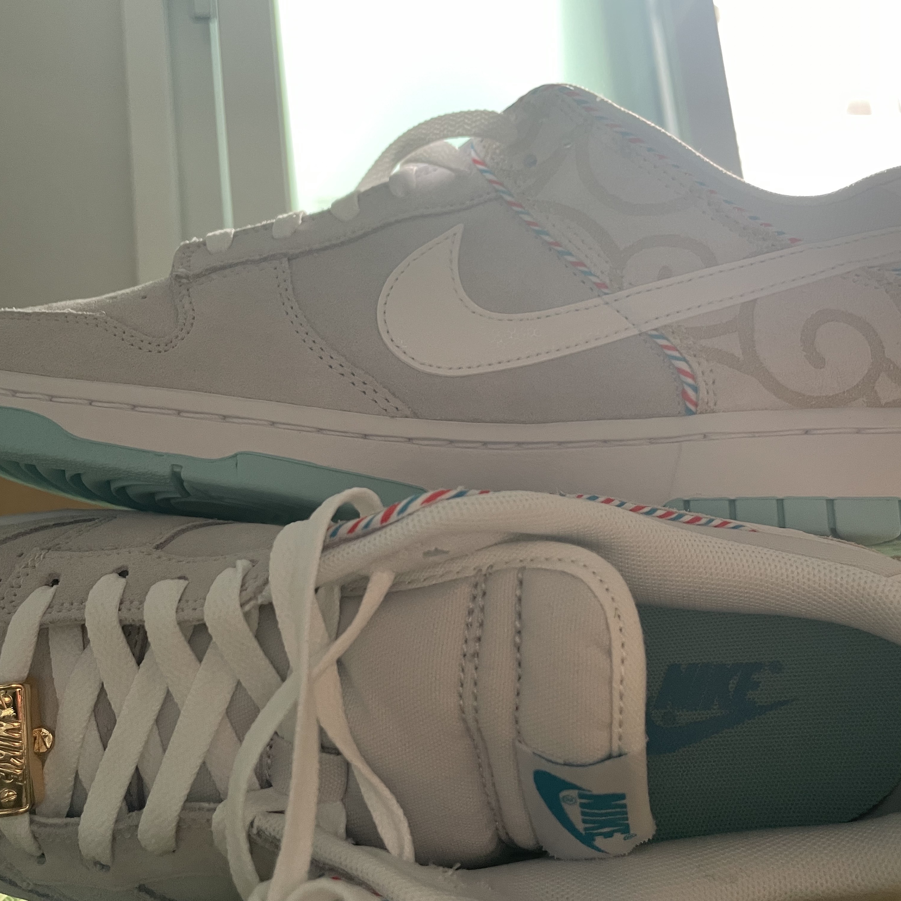 Nike Dunk Low Retro SE Barber Shop Grey 착용 스타일