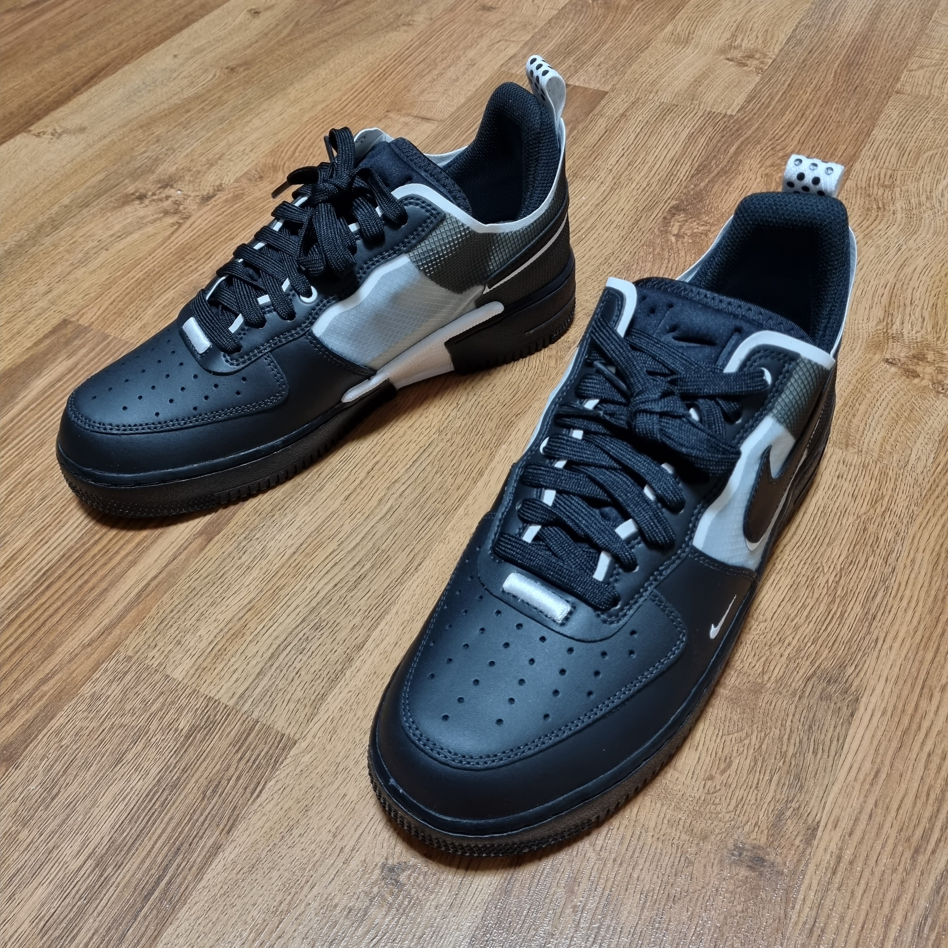 Nike Air Force 1 React Black White 착용 스타일 - 2