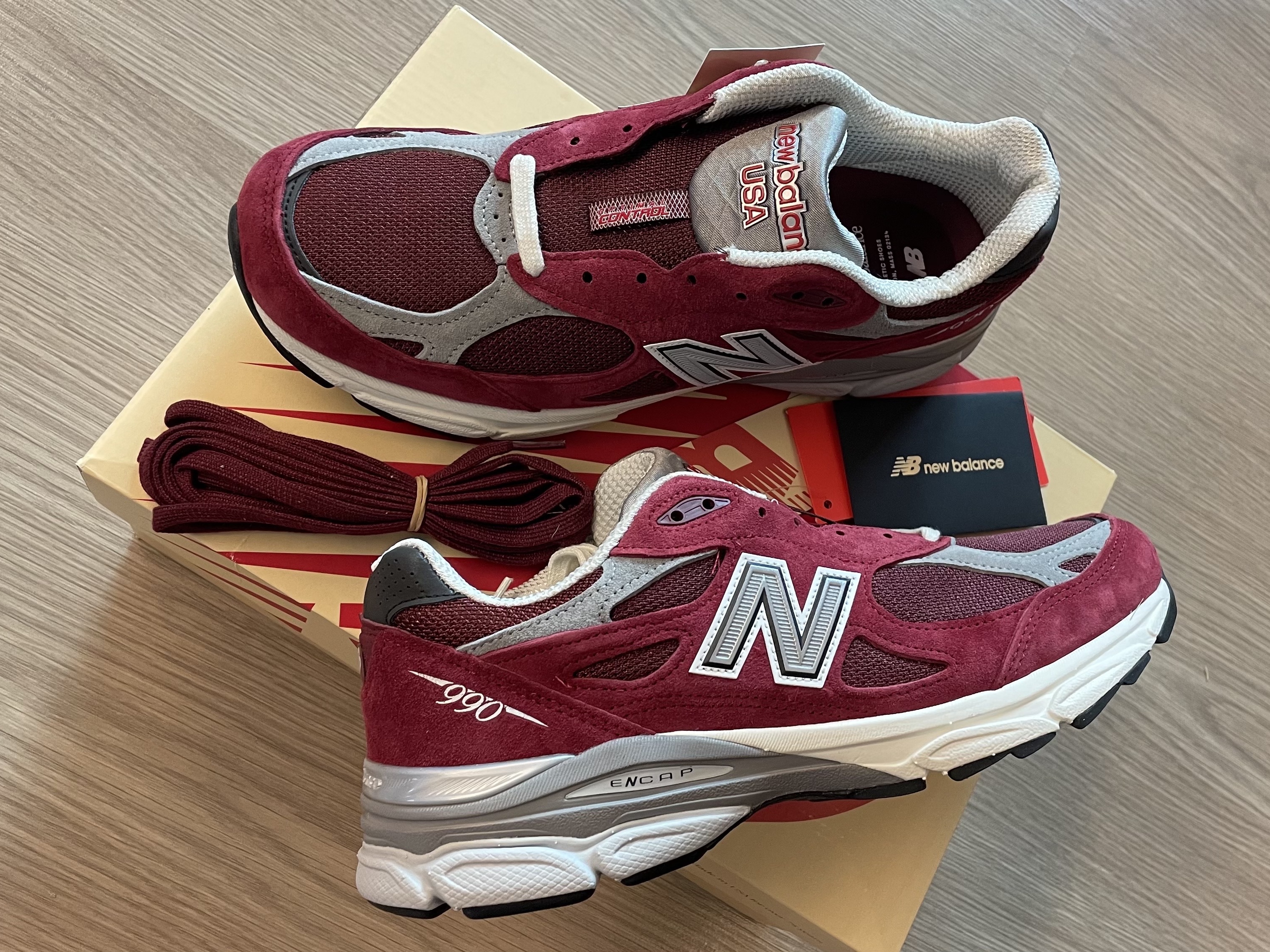 New Balance 990v3 Made in USA Scarlet Marblehead 착용 스타일