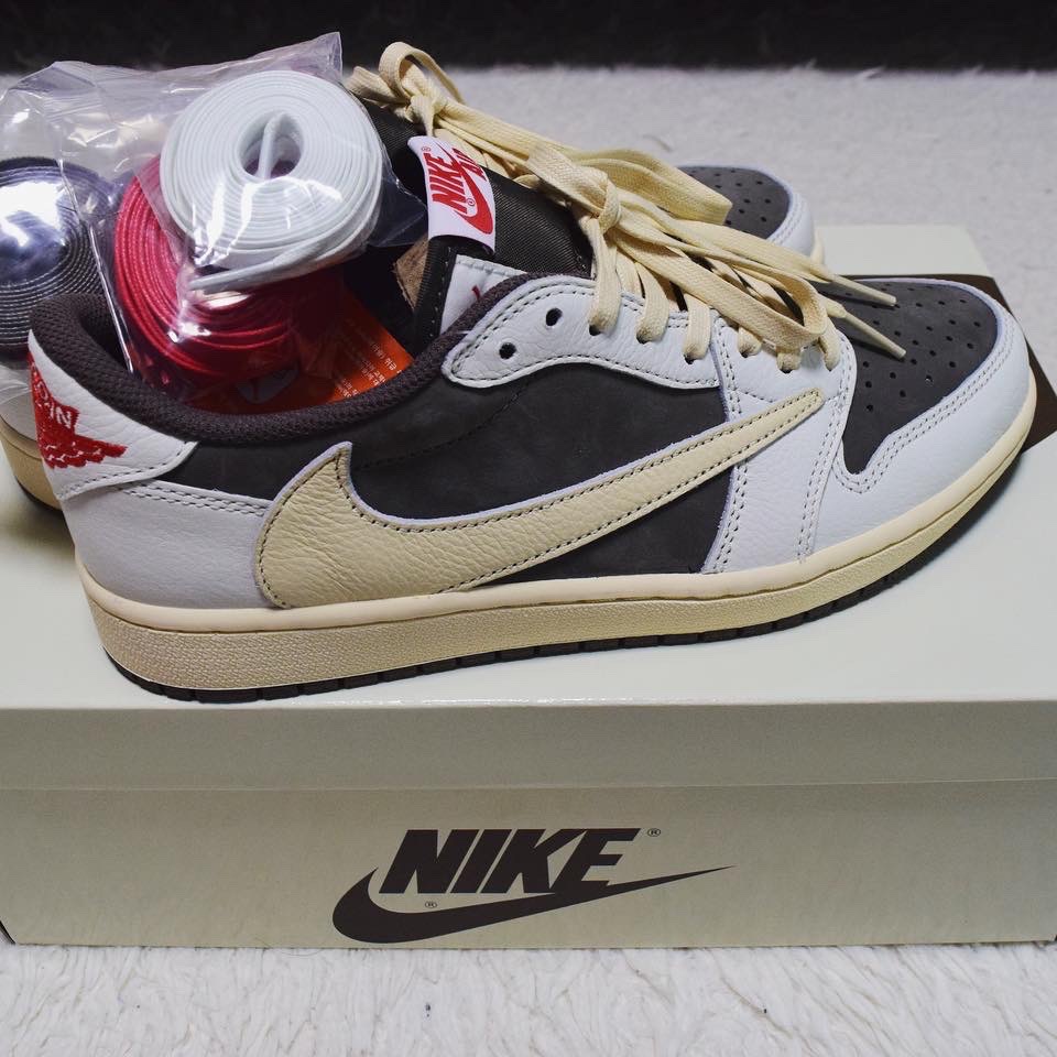 Jordan 1 x Travis Scott Retro Low OG SP Sail and Ridgerock 착용 스타일 - 3
