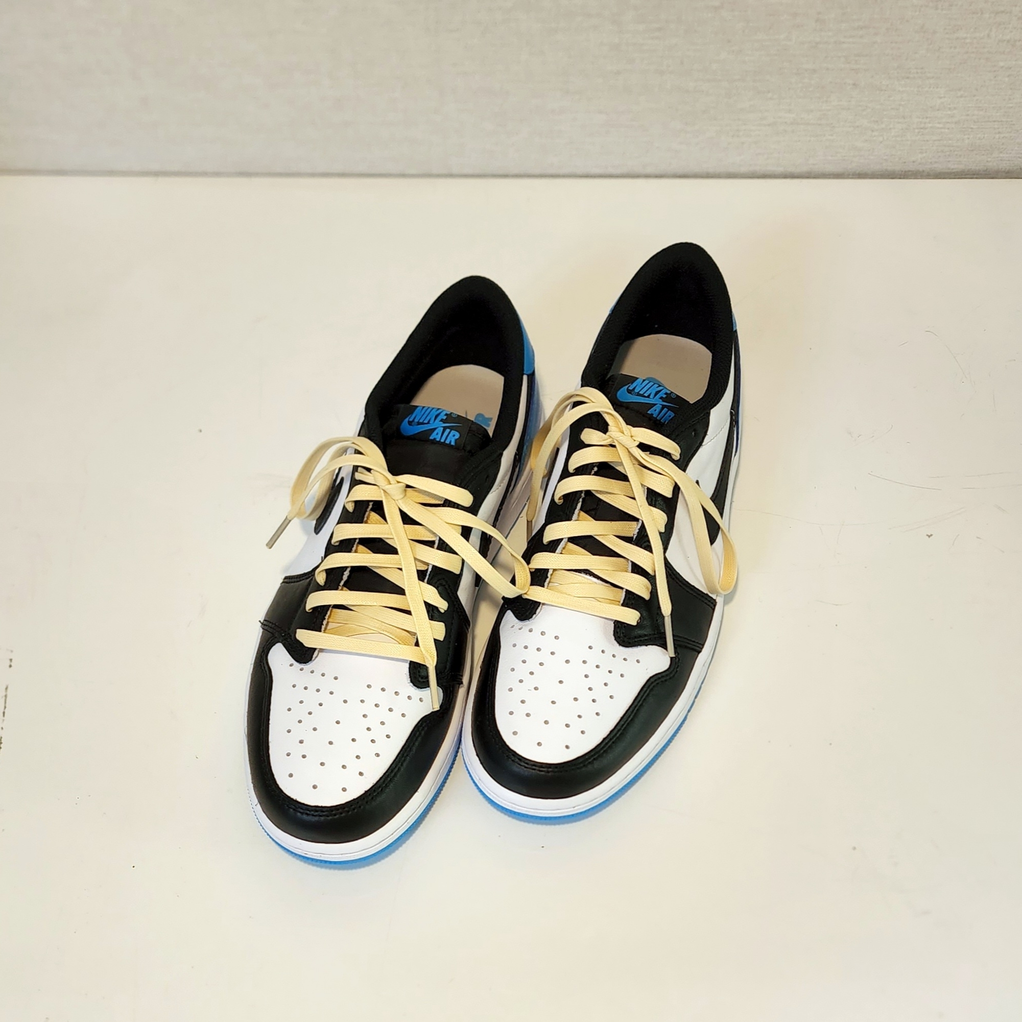 Jordan 1 Retro Low OG Black and Dark Powder Blue 착용 스타일 - 3
