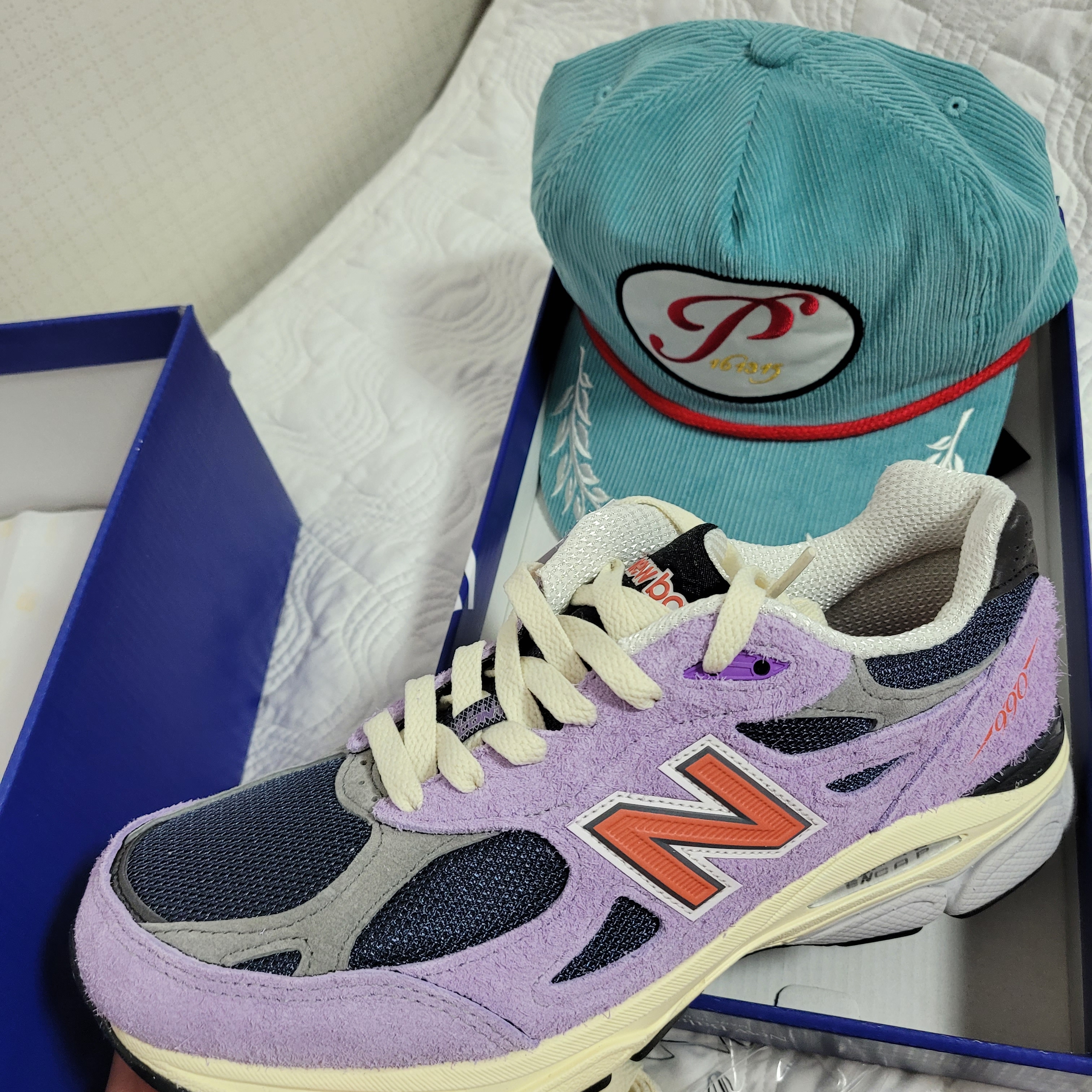 New Balance 990v3 Made in USA Raw Amethyst, Peaceminusone 5 Panel Ball Cap #2 Mint 착용 스타일