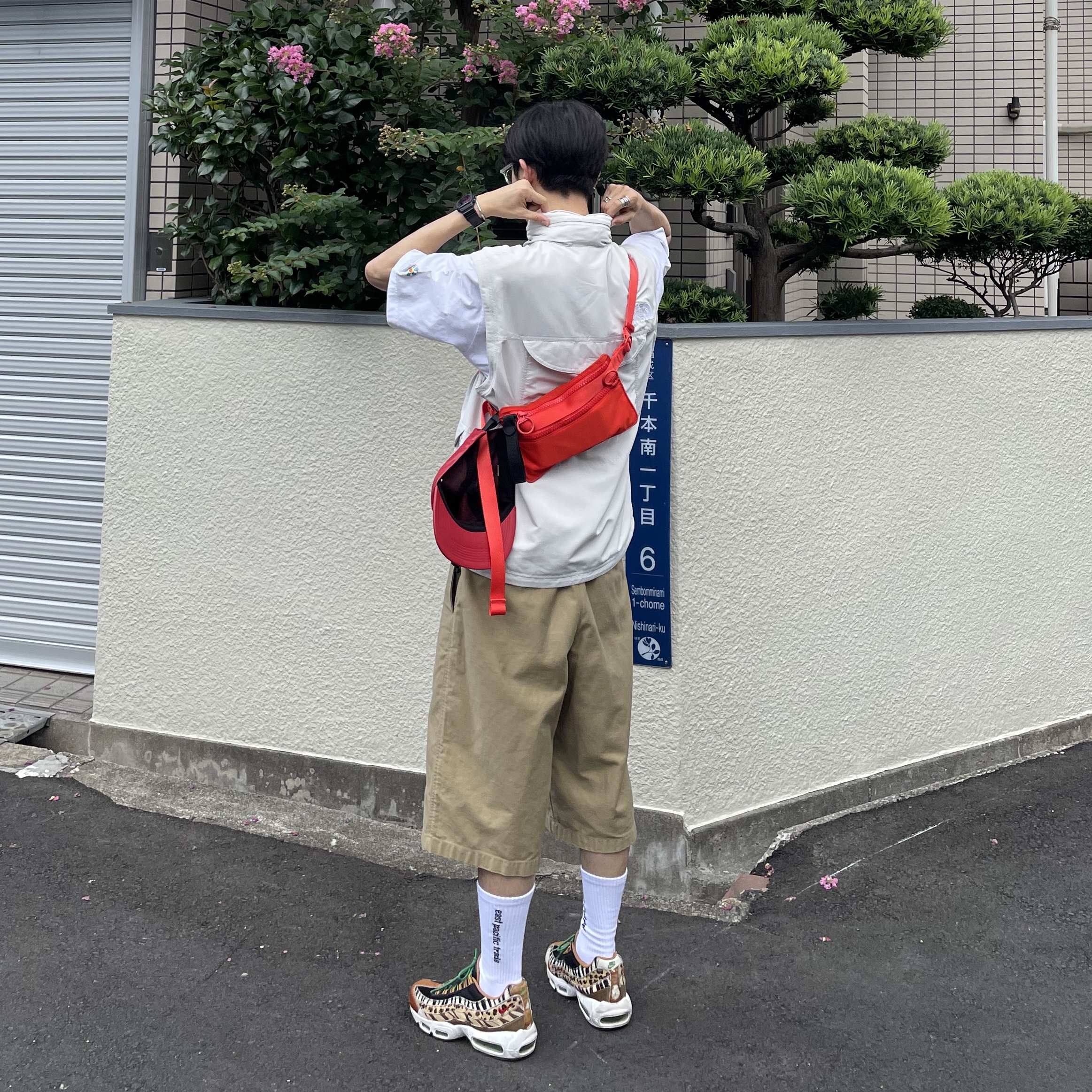 Supreme x The North Face Trekking Convertible Jacket Stone - 22SS 착용 스타일 - 2
