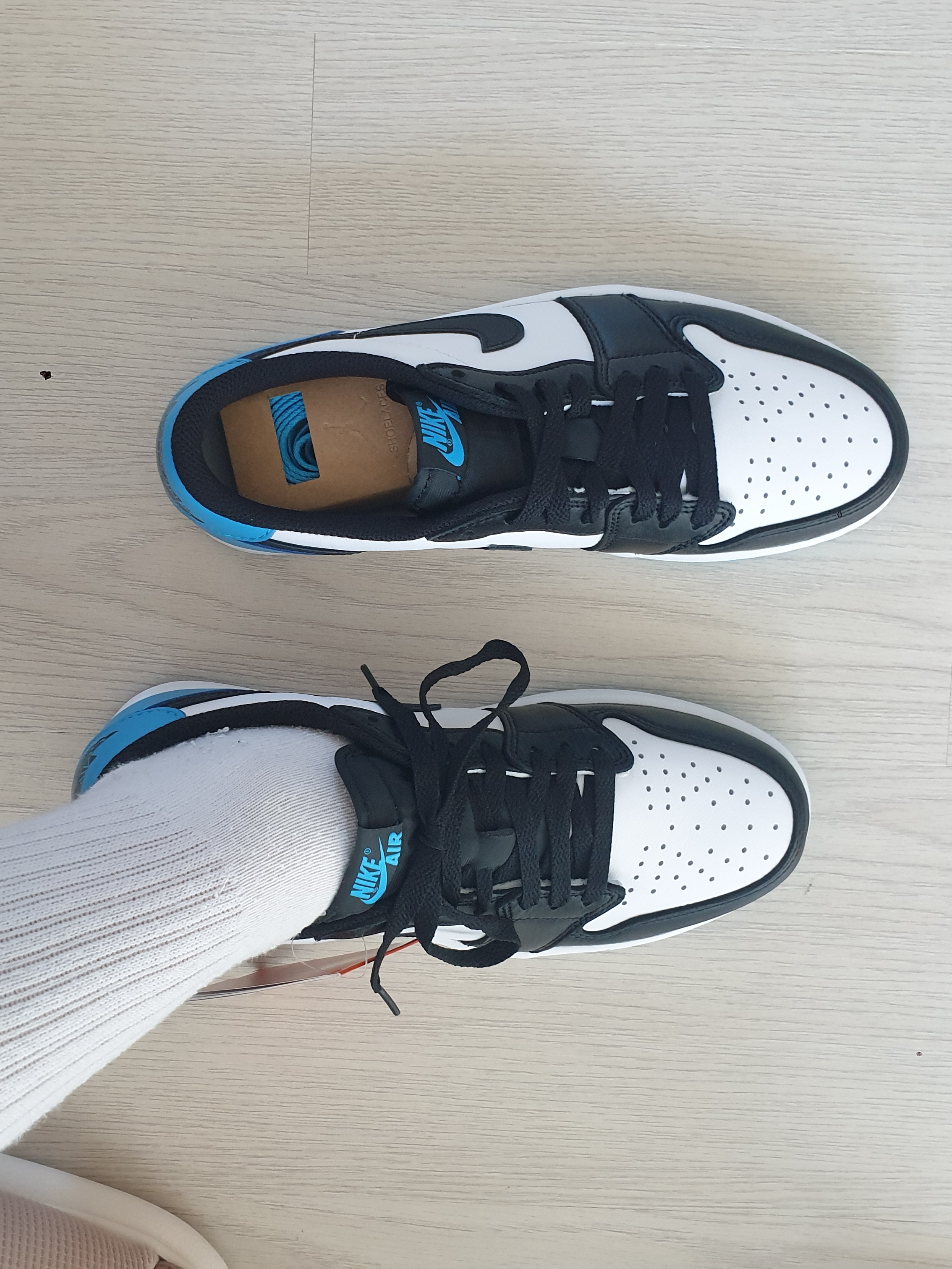 Jordan 1 Retro Low OG Black and Dark Powder Blue 착용 스타일