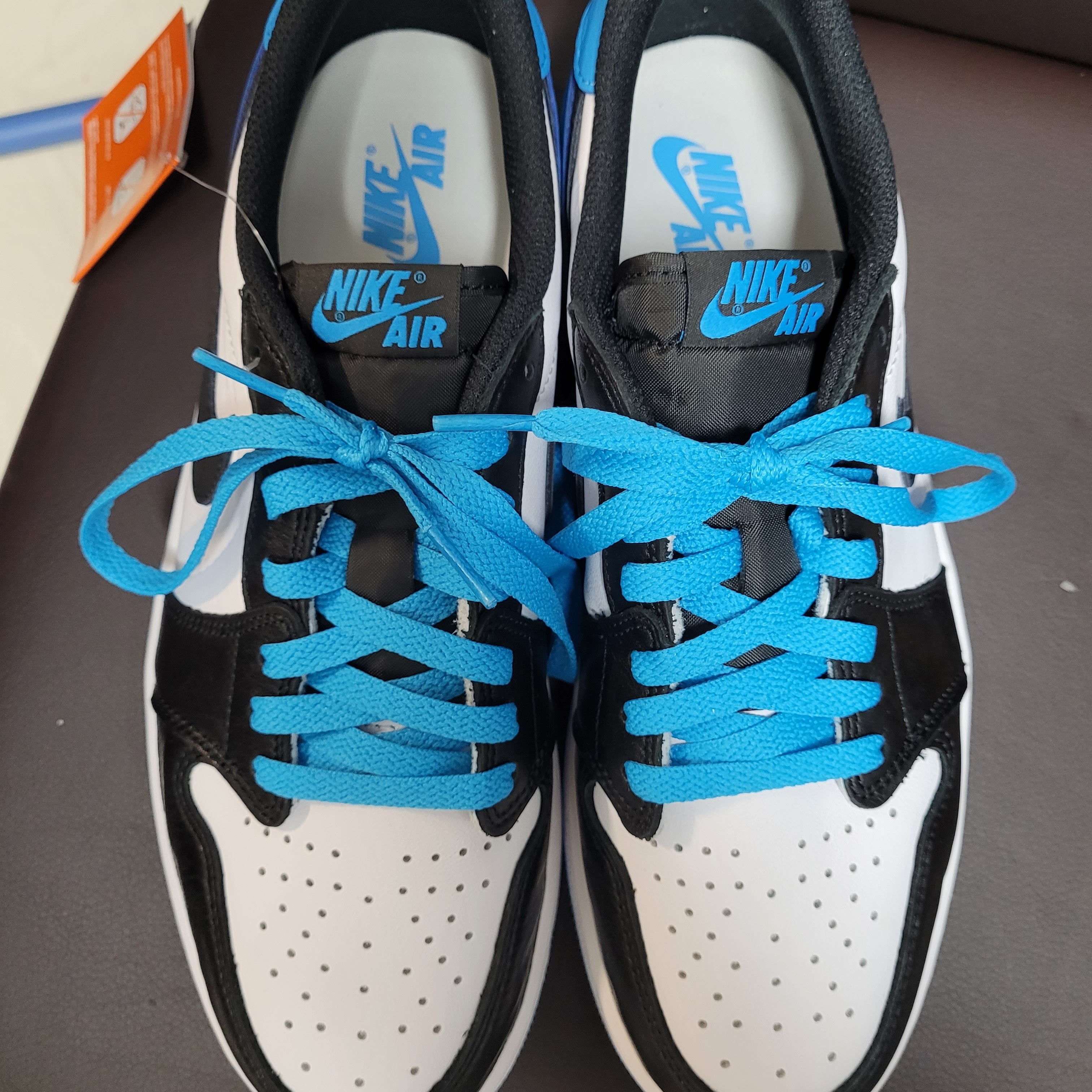 Jordan 1 Retro Low OG Black and Dark Powder Blue 착용 스타일