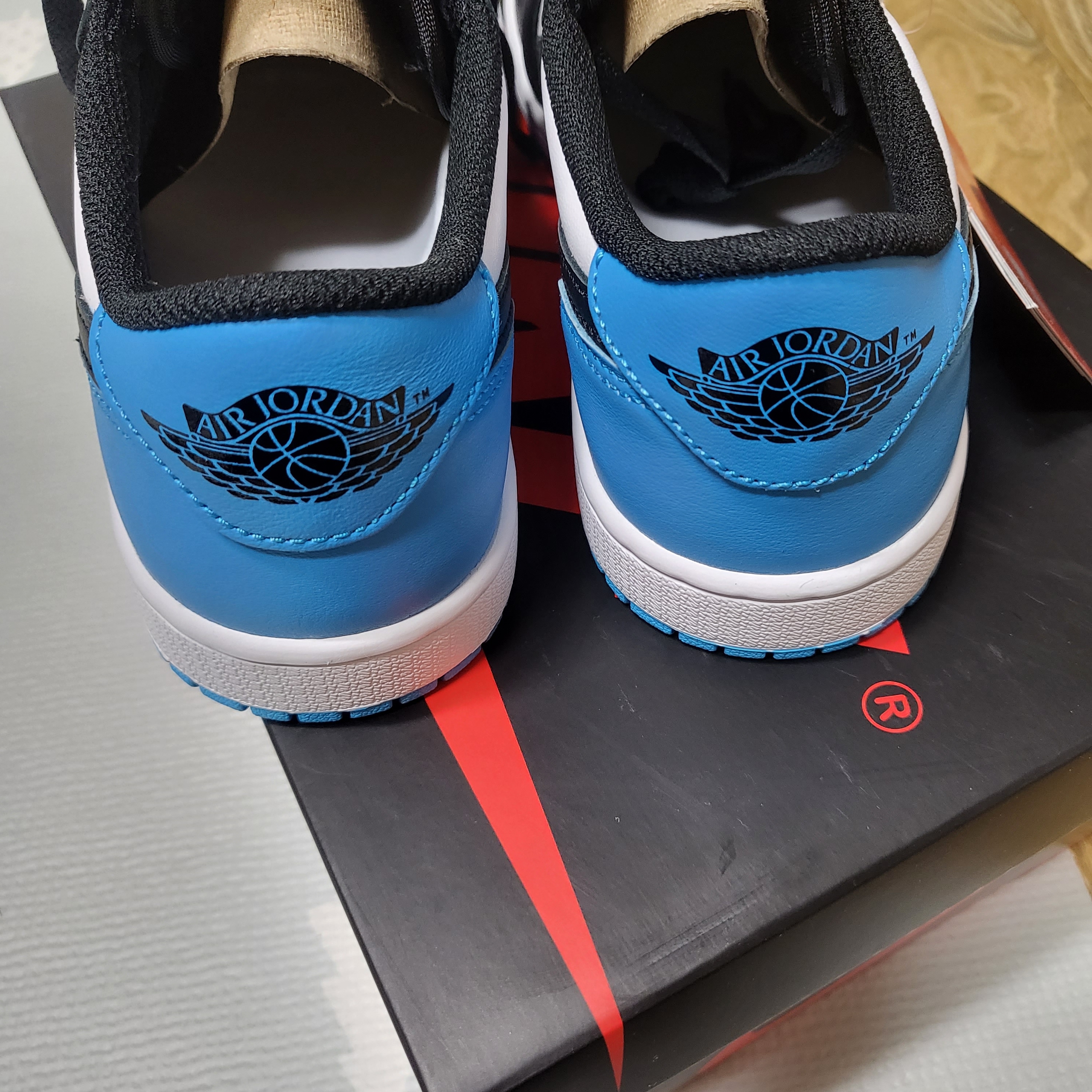 (W) Jordan 1 Retro Low OG Black and Dark Powder Blue 착용 스타일 - 2