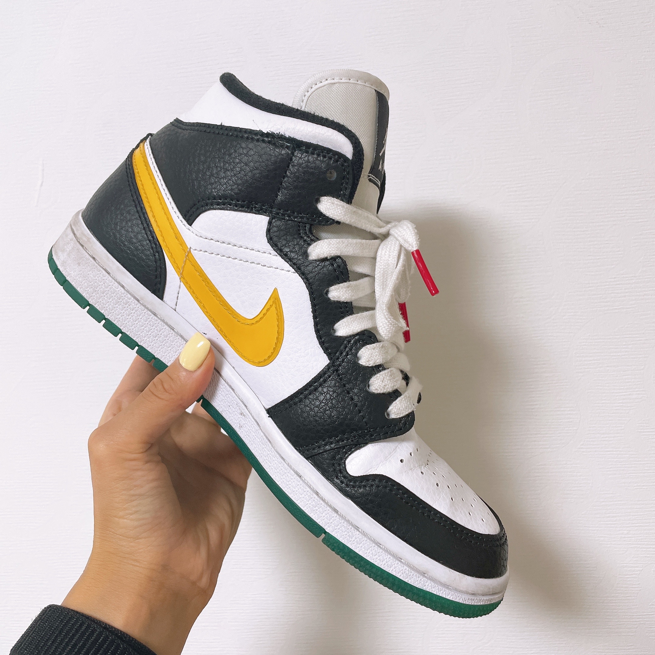 (W) Jordan 1 Mid Alternate Swooshes 착용 스타일