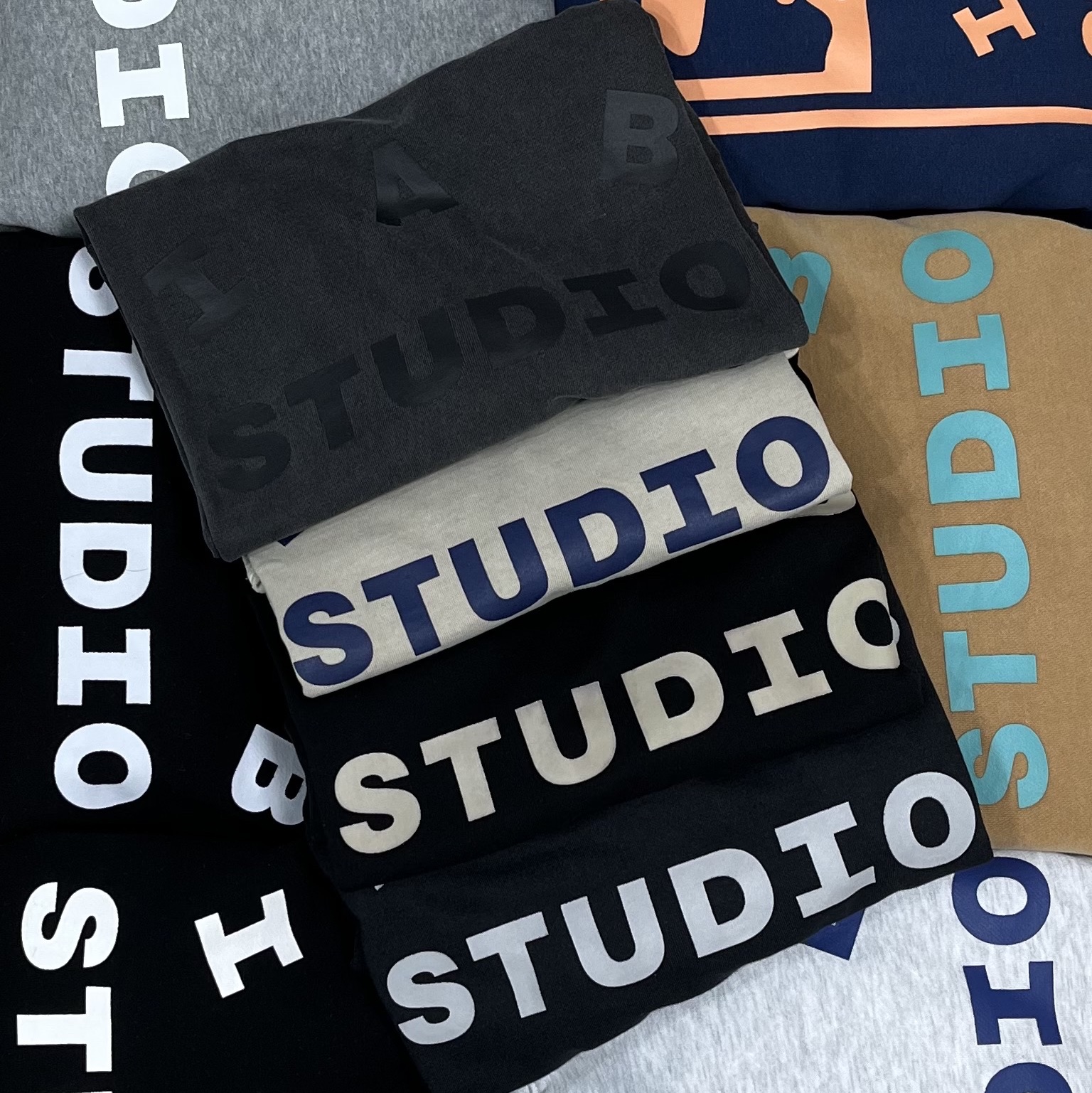 IAB Studio Pigment T-Shirt Oatmeal, IAB Studio Pigment T-Shirt Black 착용 스타일