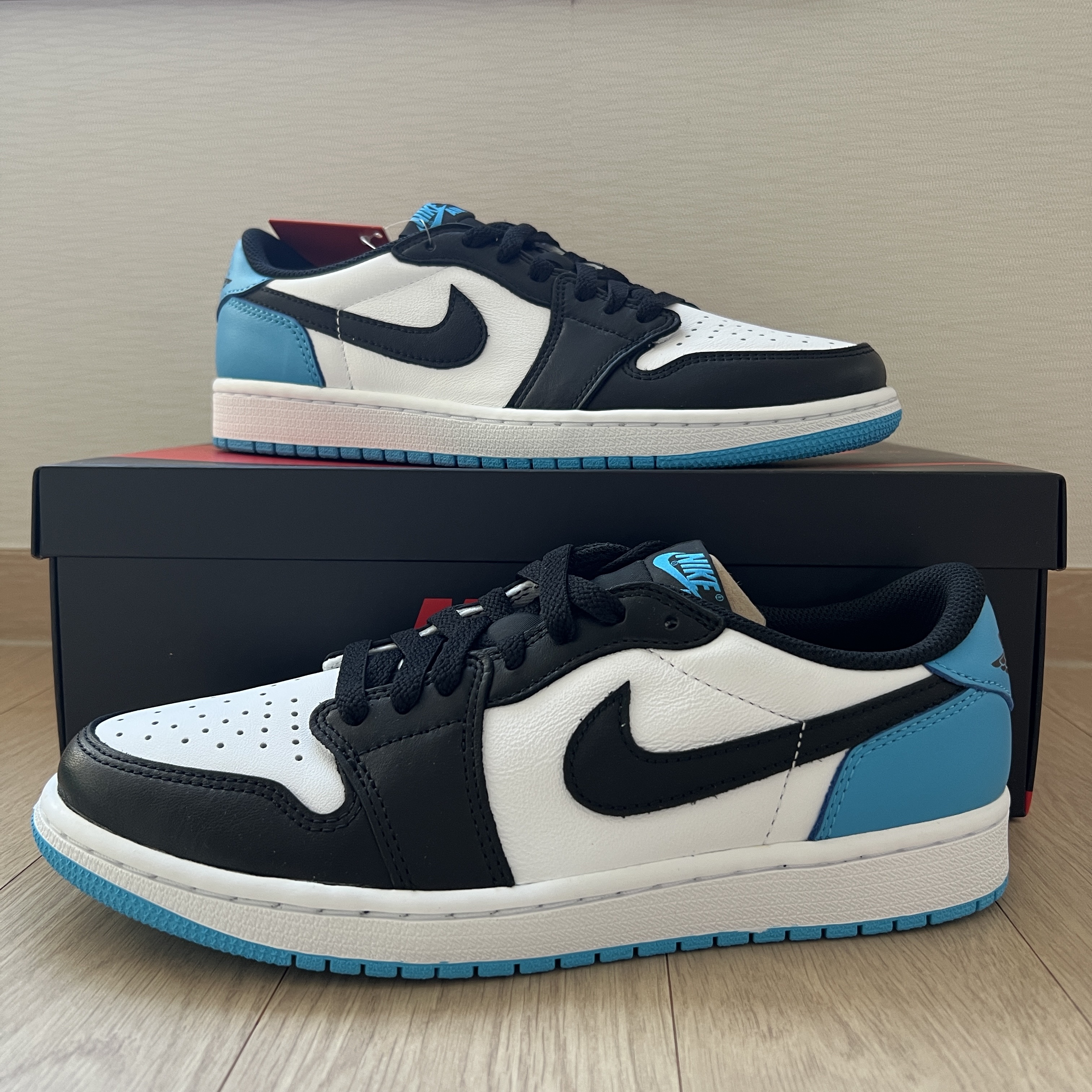 Jordan 1 Retro Low OG Black and Dark Powder Blue 착용 스타일