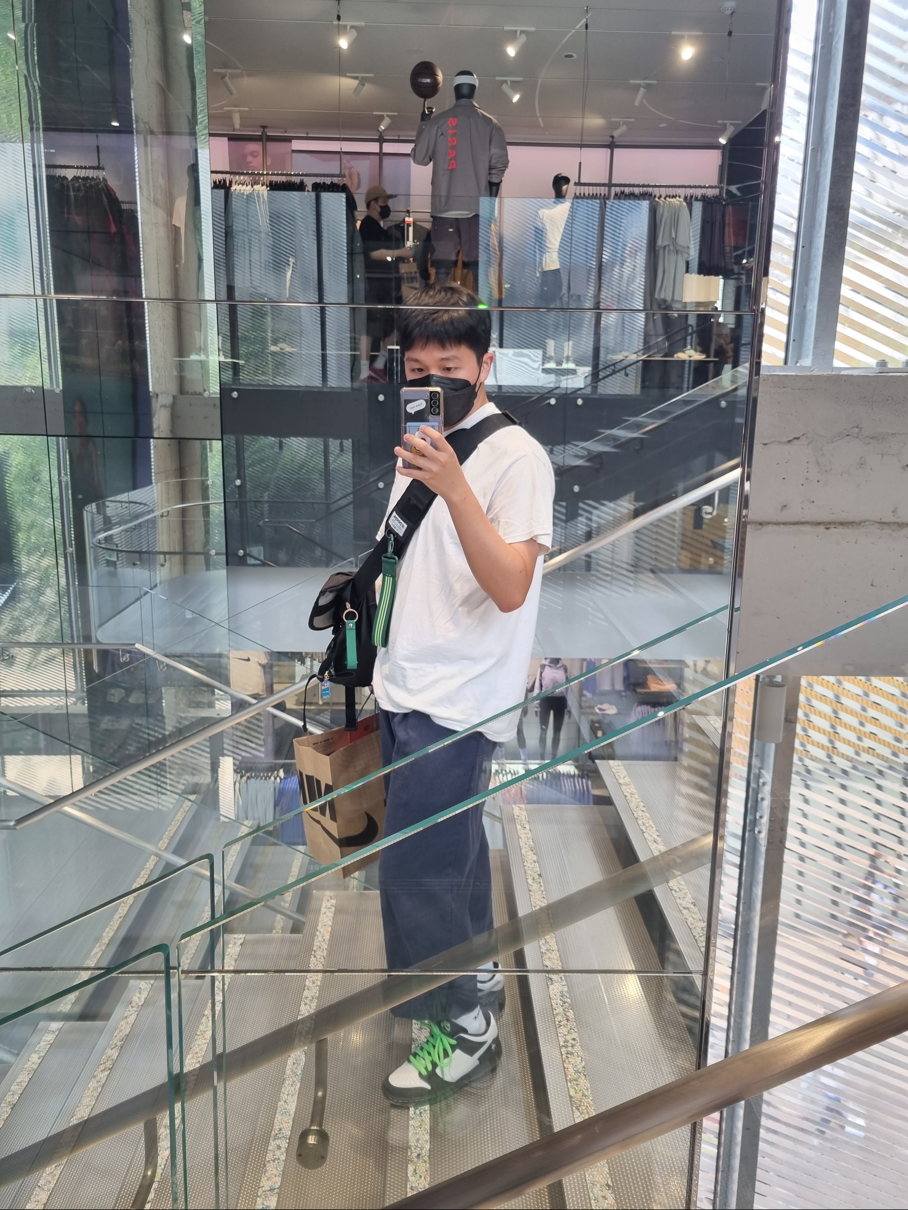 Adidas x Beyonce Ivy Park Ultraboost OG Hi-Res Yellow, Nike x Staple SB Dunk Low Panda Pigeon 착용 스타일