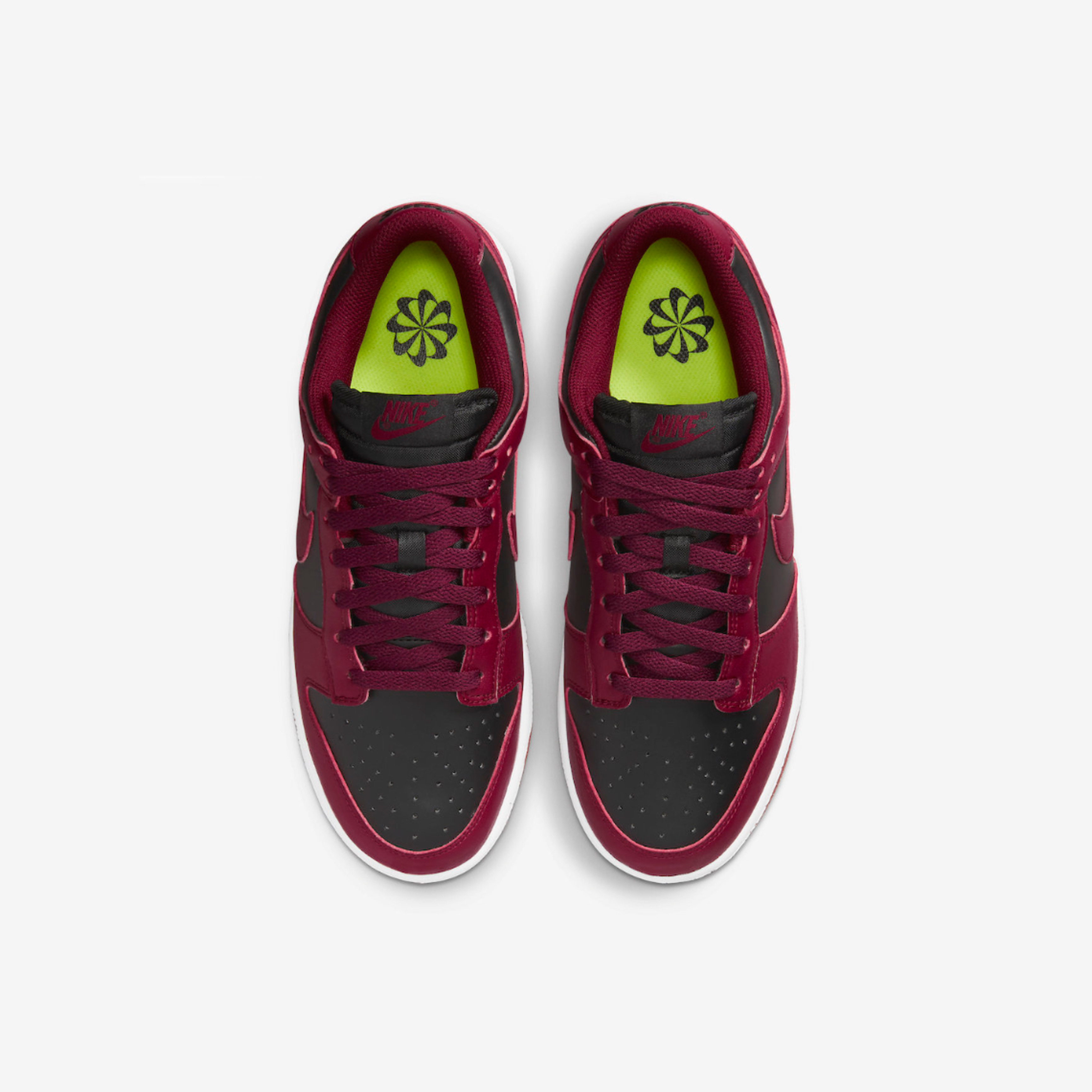 (W) Nike Dunk Low Next Nature Gym Red, Jordan 1 Mid Chicago Black Toe 착용 스타일 - 4
