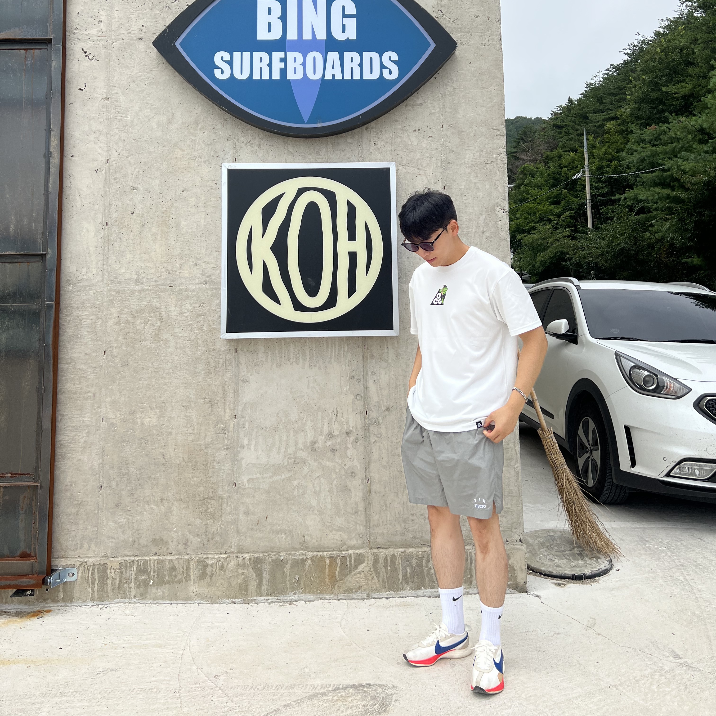 Nike ACG Iceland Map T-Shirt Summit White - US/EU, IAB Studio Woven Shorts Gray 착용 스타일