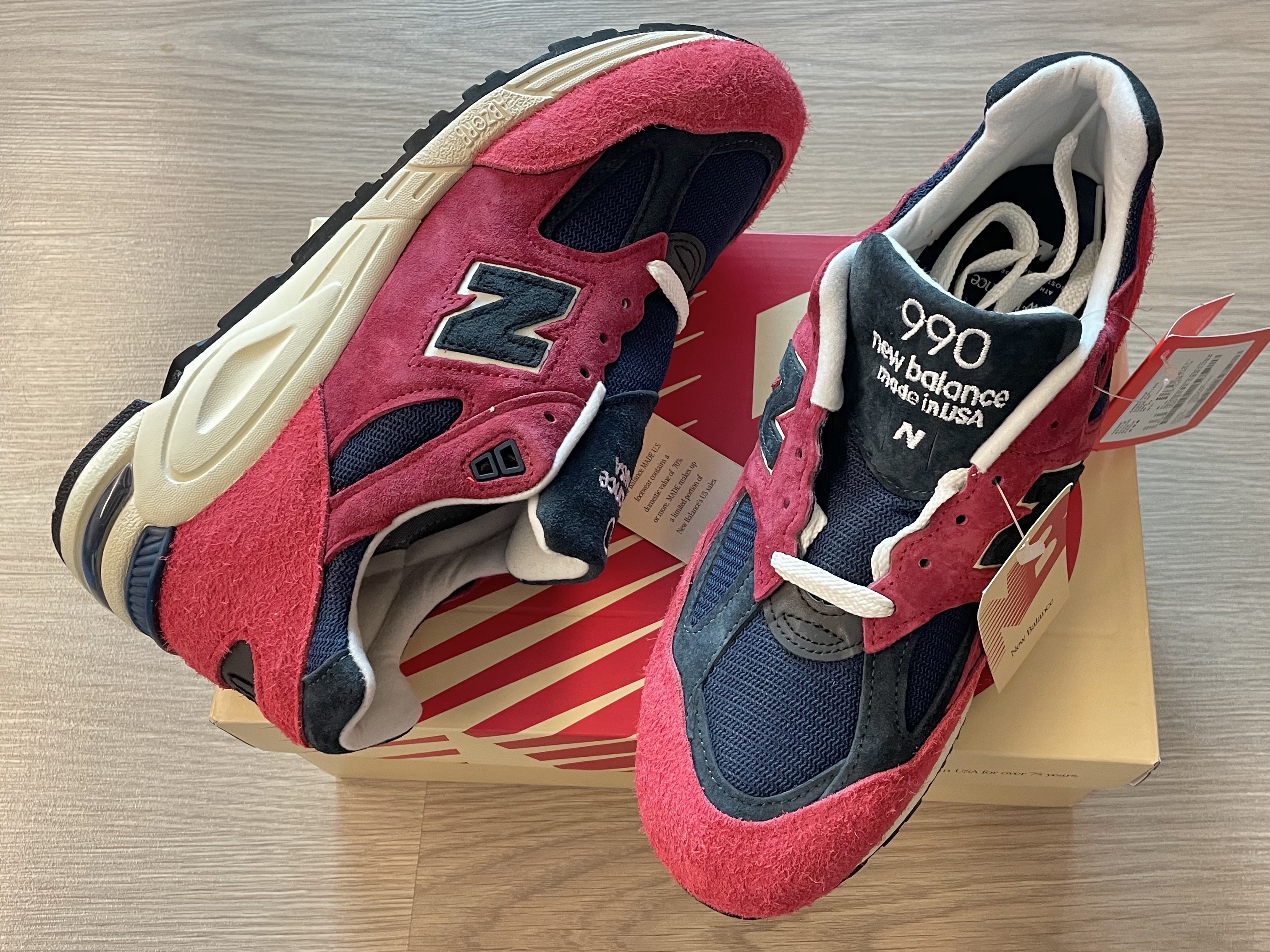 New Balance 990v2 Made in USA Chrysanthemum Navy 착용 스타일