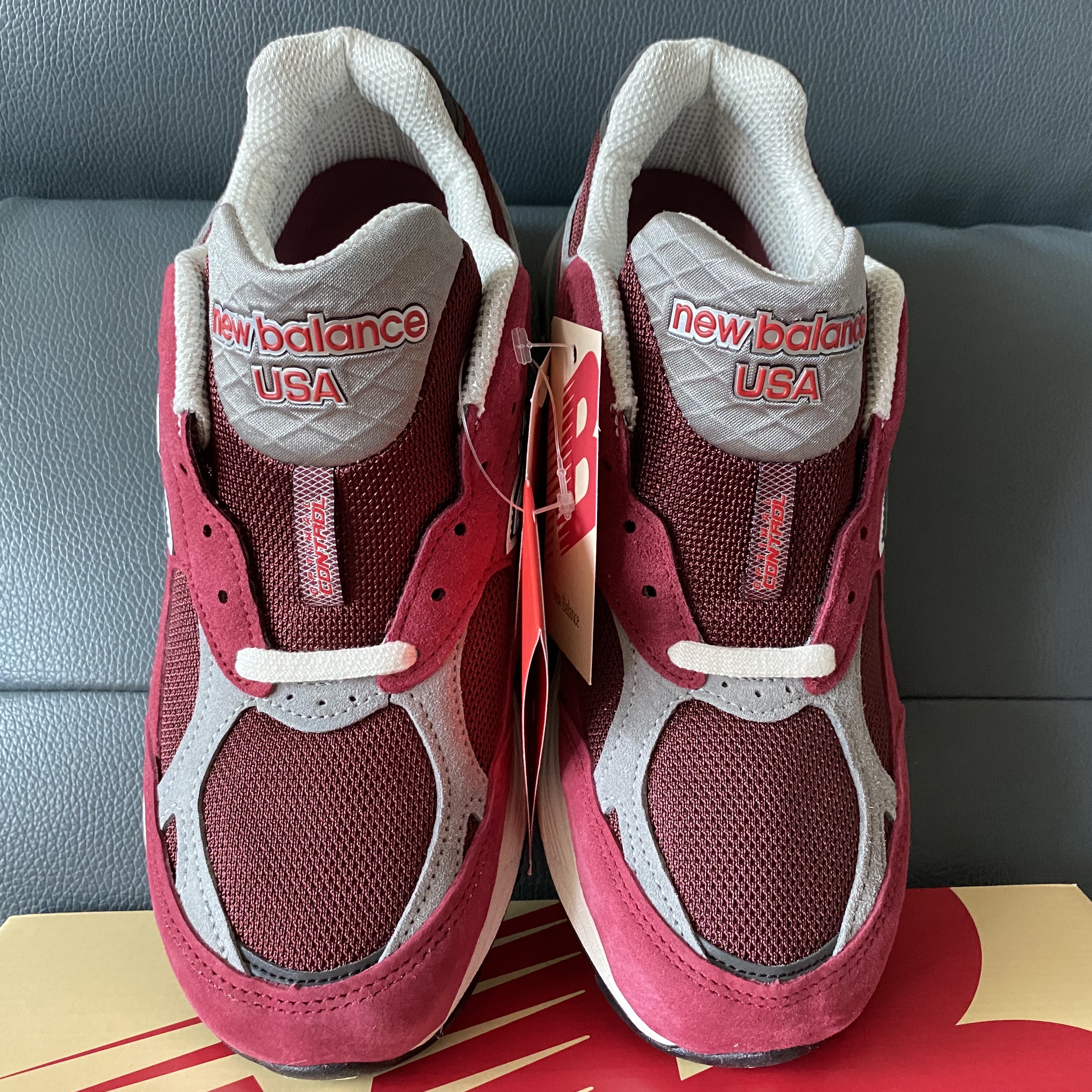 New Balance 990v3 Made in USA Scarlet Marblehead 착용 스타일 - 2
