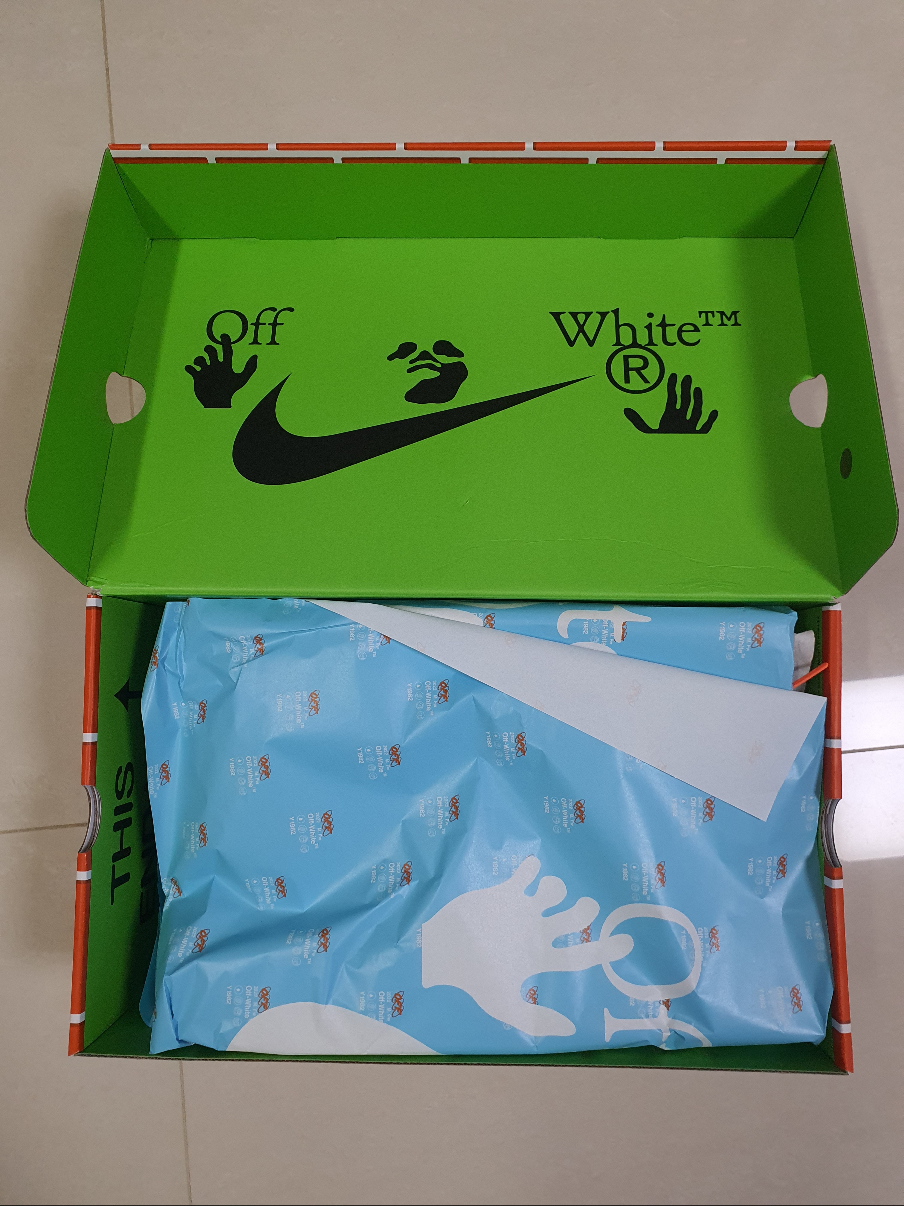 Nike x Off-White Air Force 1 Mid SP Black 착용 스타일 - 2