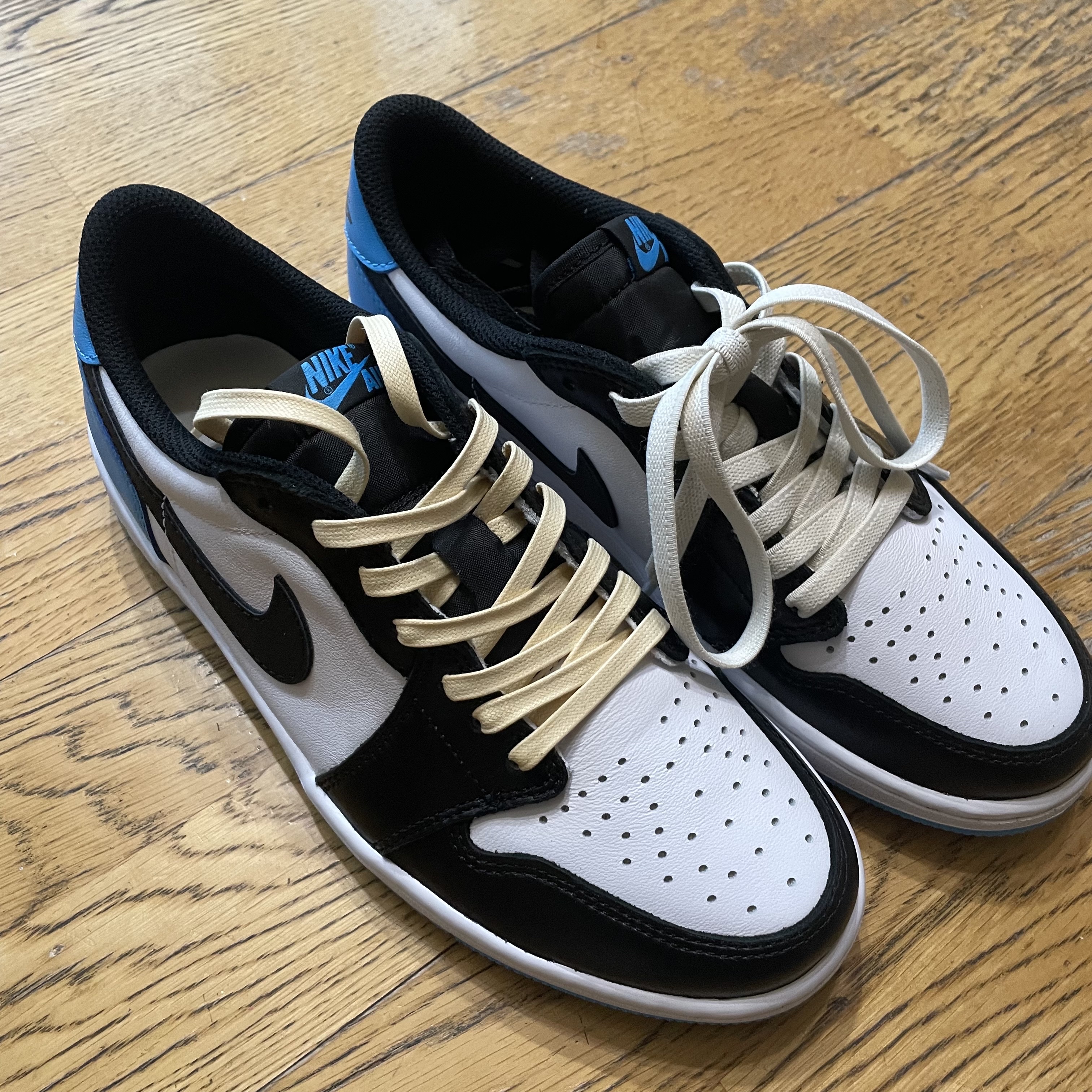 Jordan 1 Retro Low OG Black and Dark Powder Blue 착용 스타일