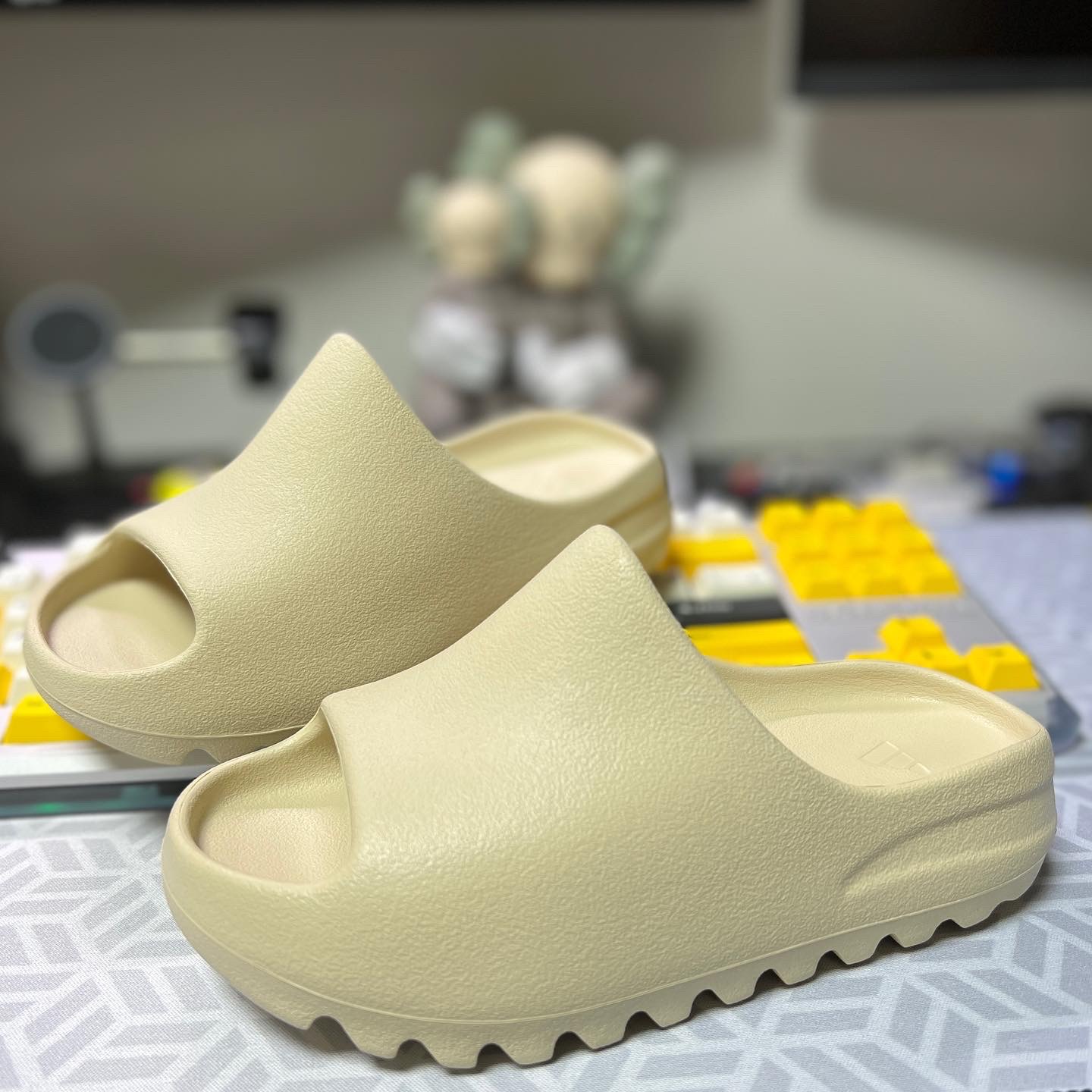 (Kids) Adidas Yeezy Slide Bone 2022 착용 스타일 - 2