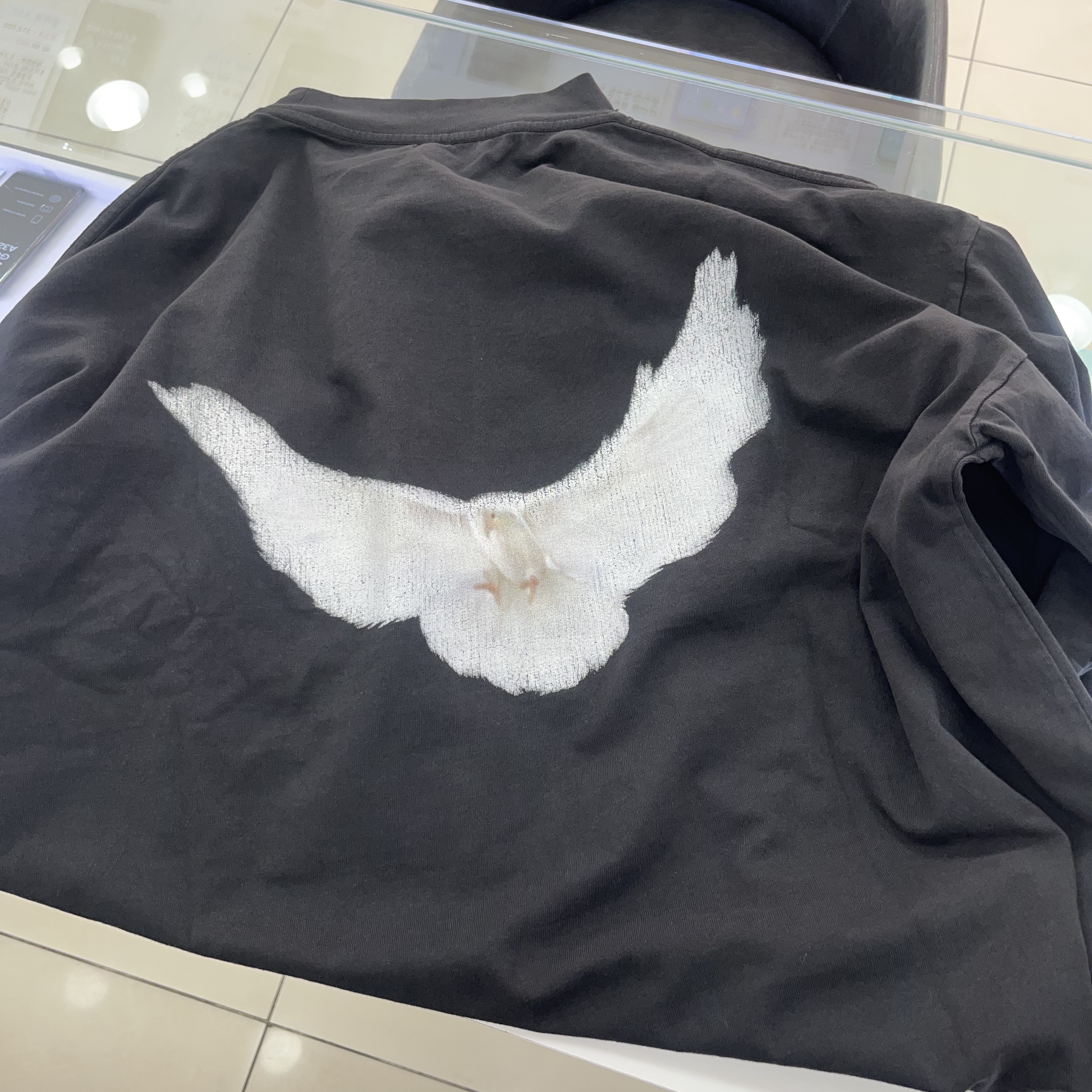 Yeezy Gap Engineered By Balenciaga Dove 3/4 Sleeve T-Shirt Dark Grey 착용 스타일