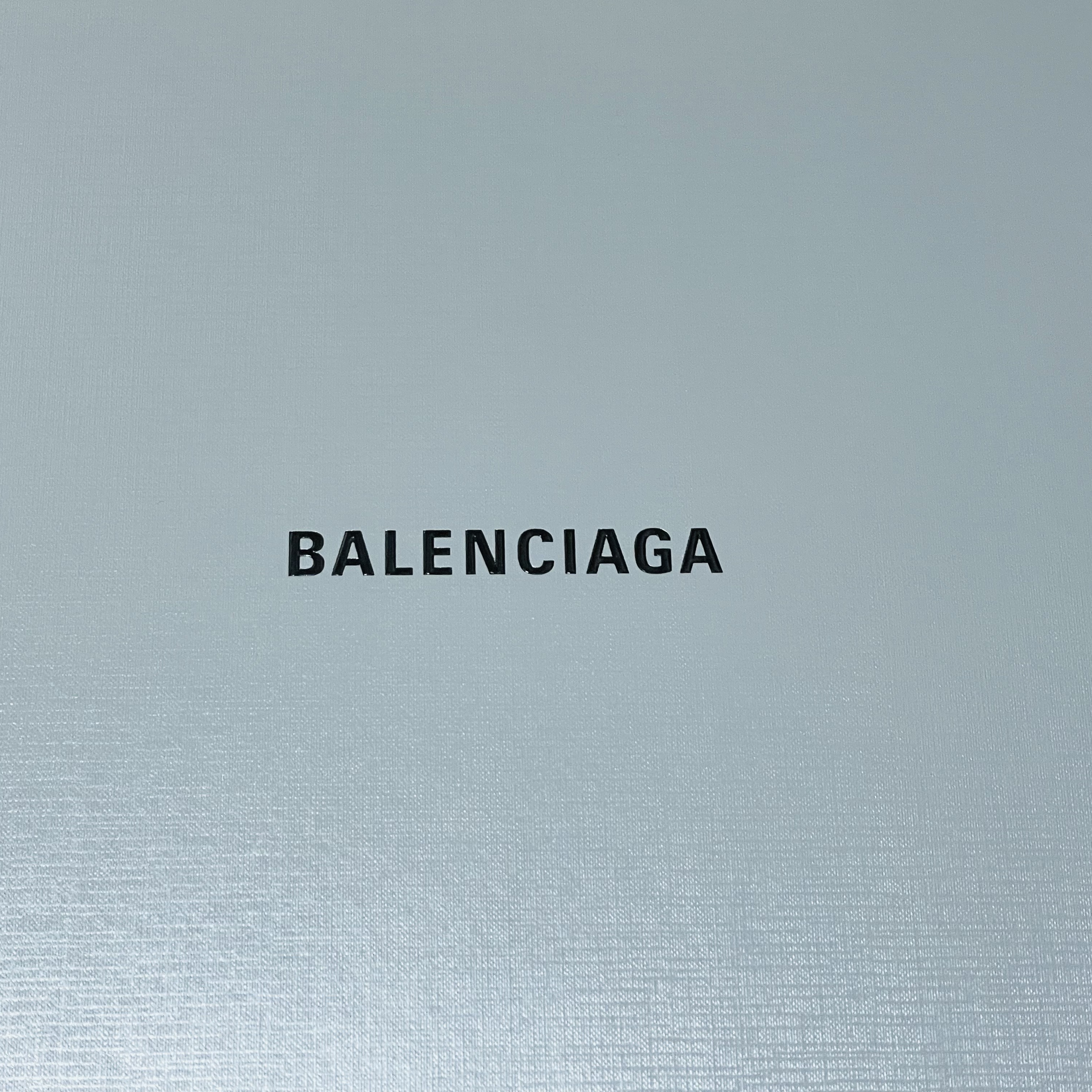 Yeezy Gap Engineered By Balenciaga Dove Hoodie Black 착용 스타일 - 2