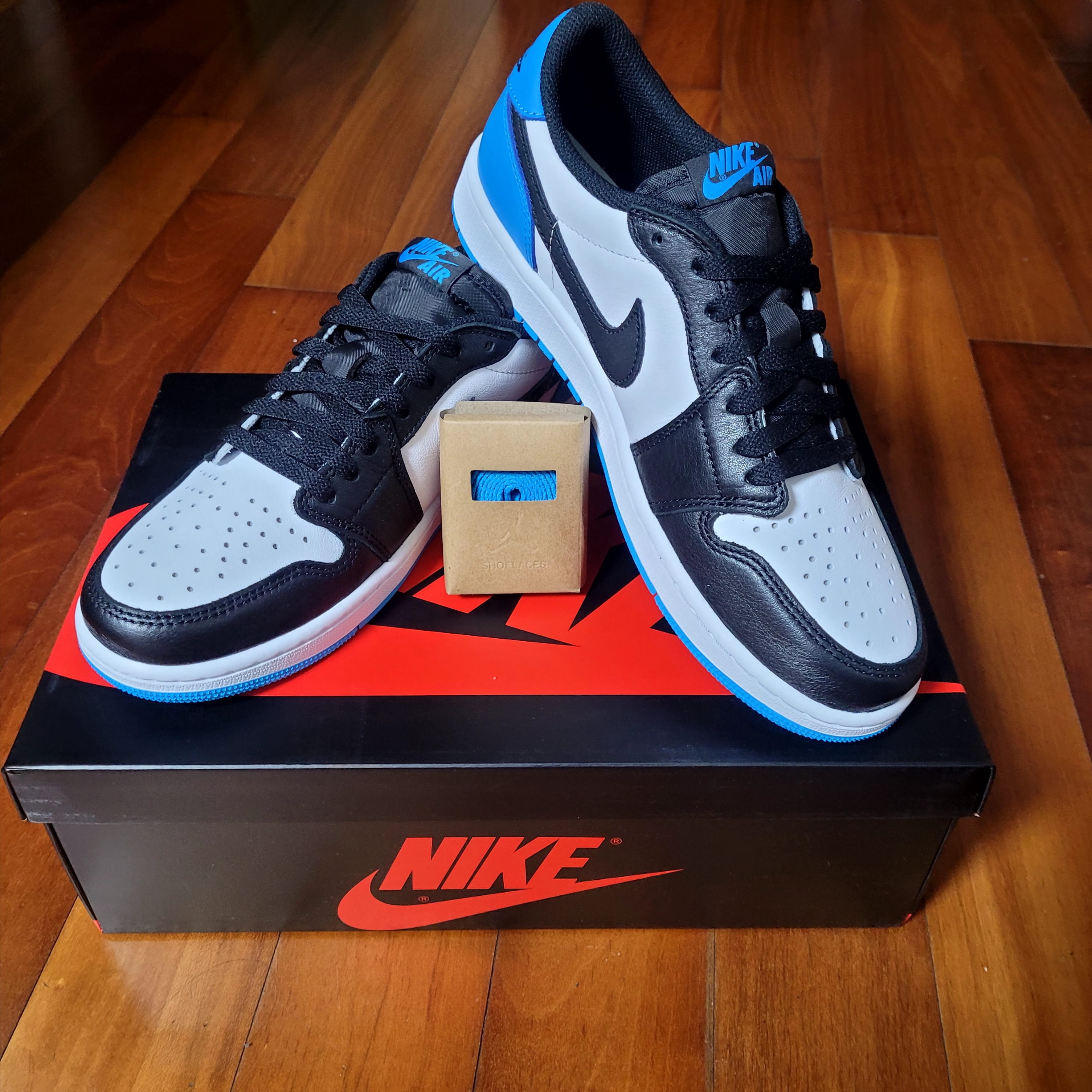 Jordan 1 Retro Low OG Black and Dark Powder Blue 착용 스타일
