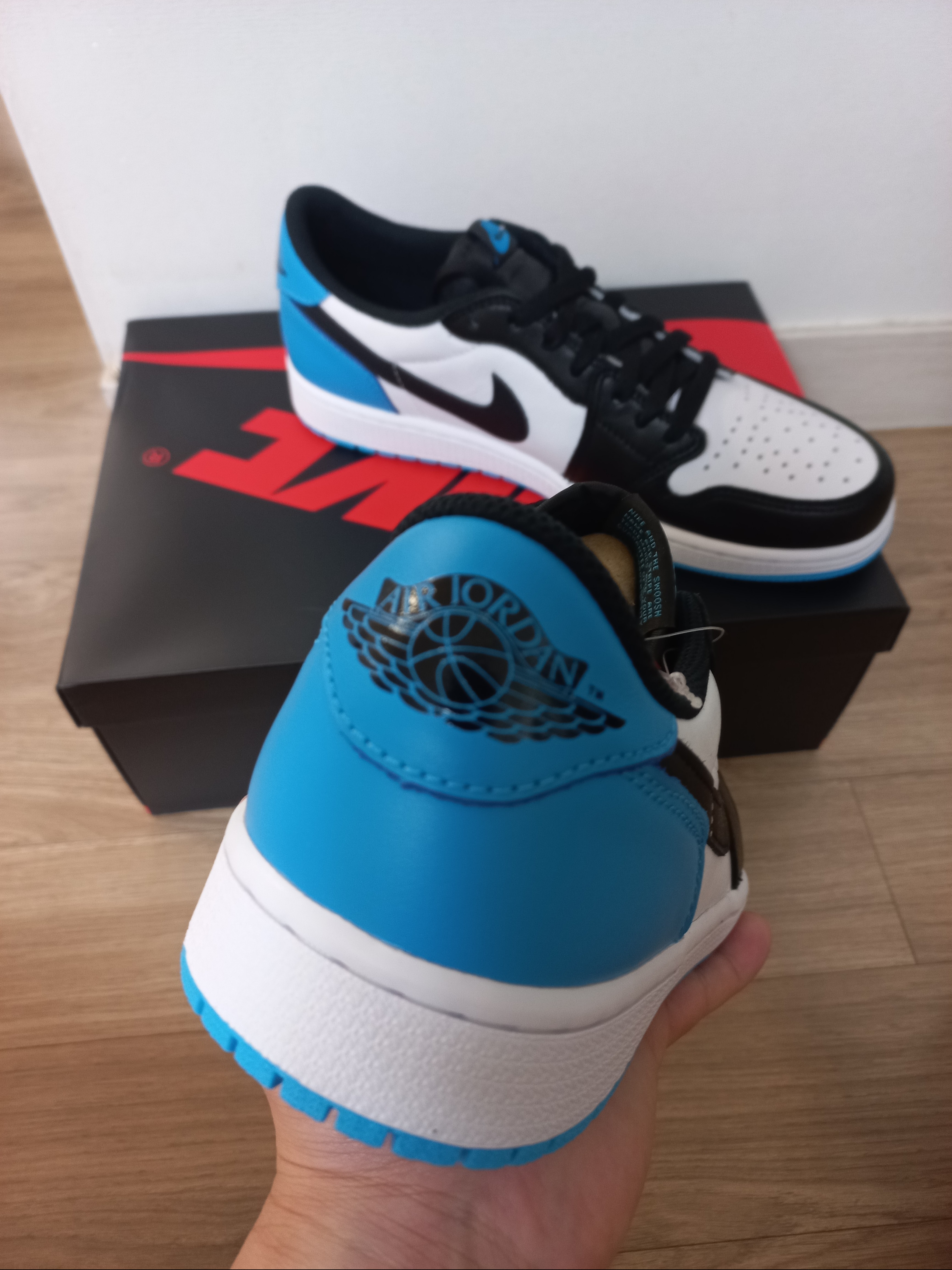 Jordan 1 Retro Low OG Black and Dark Powder Blue, (W) Jordan 1 Retro Low OG Black and Dark Powder Blue 착용 스타일 - 2