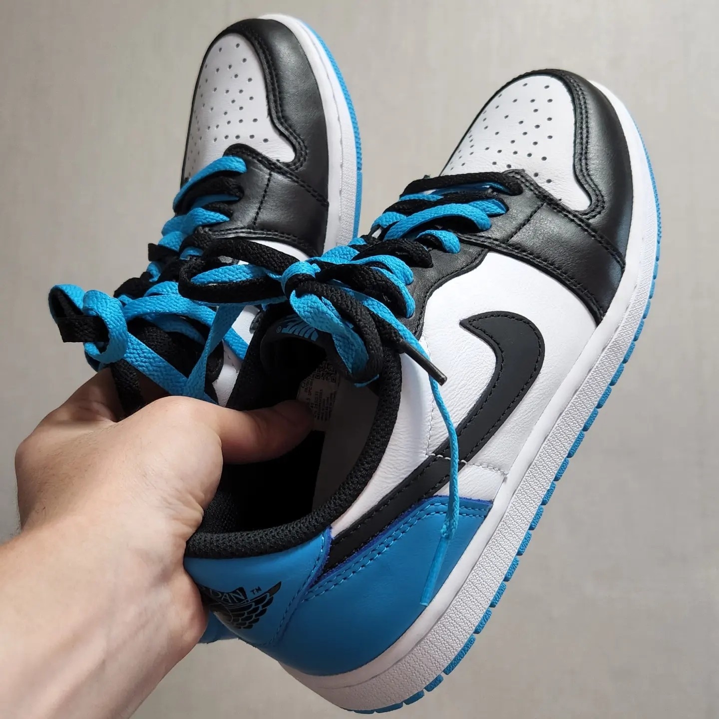 IAB Studio Black Glow T-Shirt, Jordan 1 Retro Low OG Black and Dark Powder Blue 착용 스타일 - 2