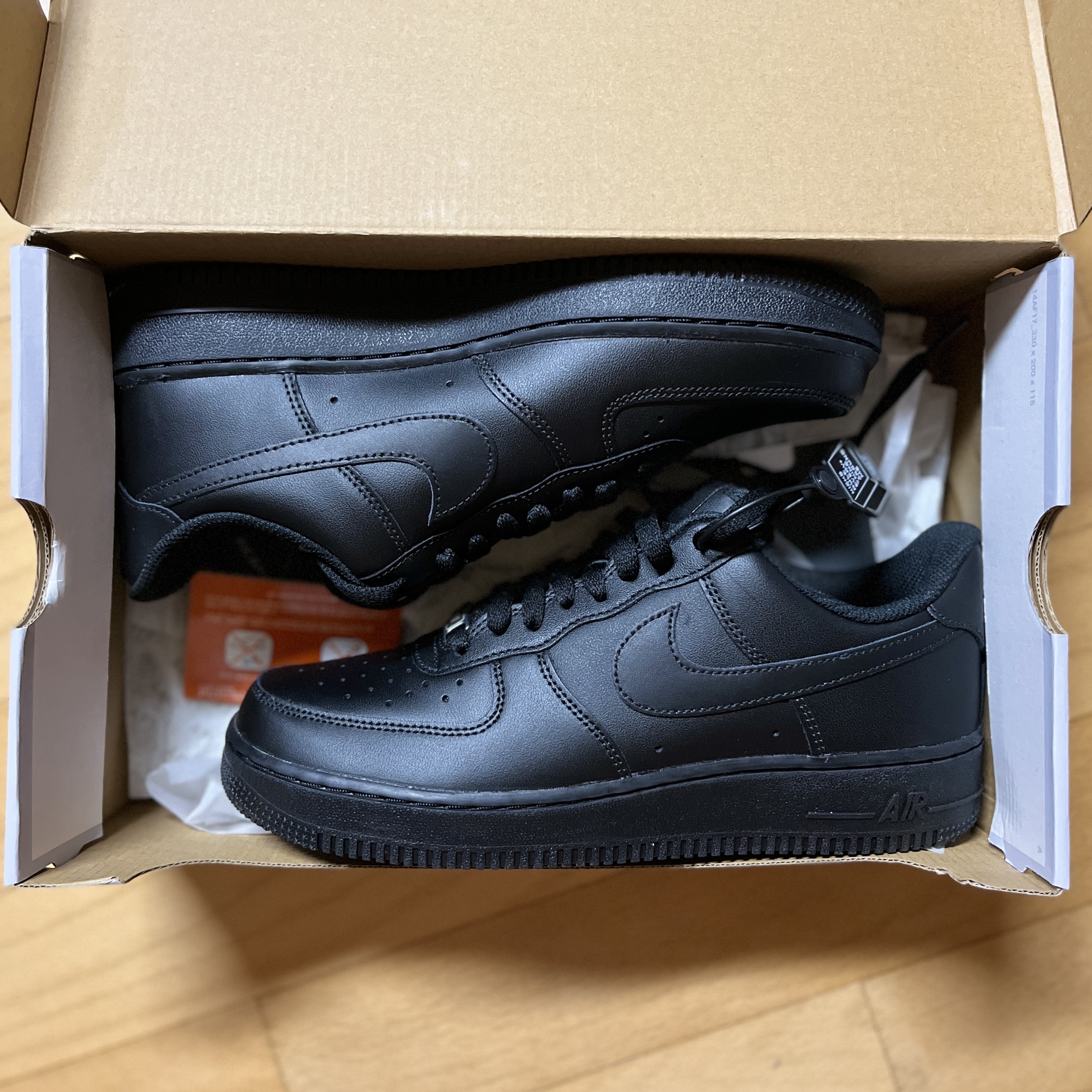 Nike Air Force 1 '07 Low Triple Black 착용 스타일