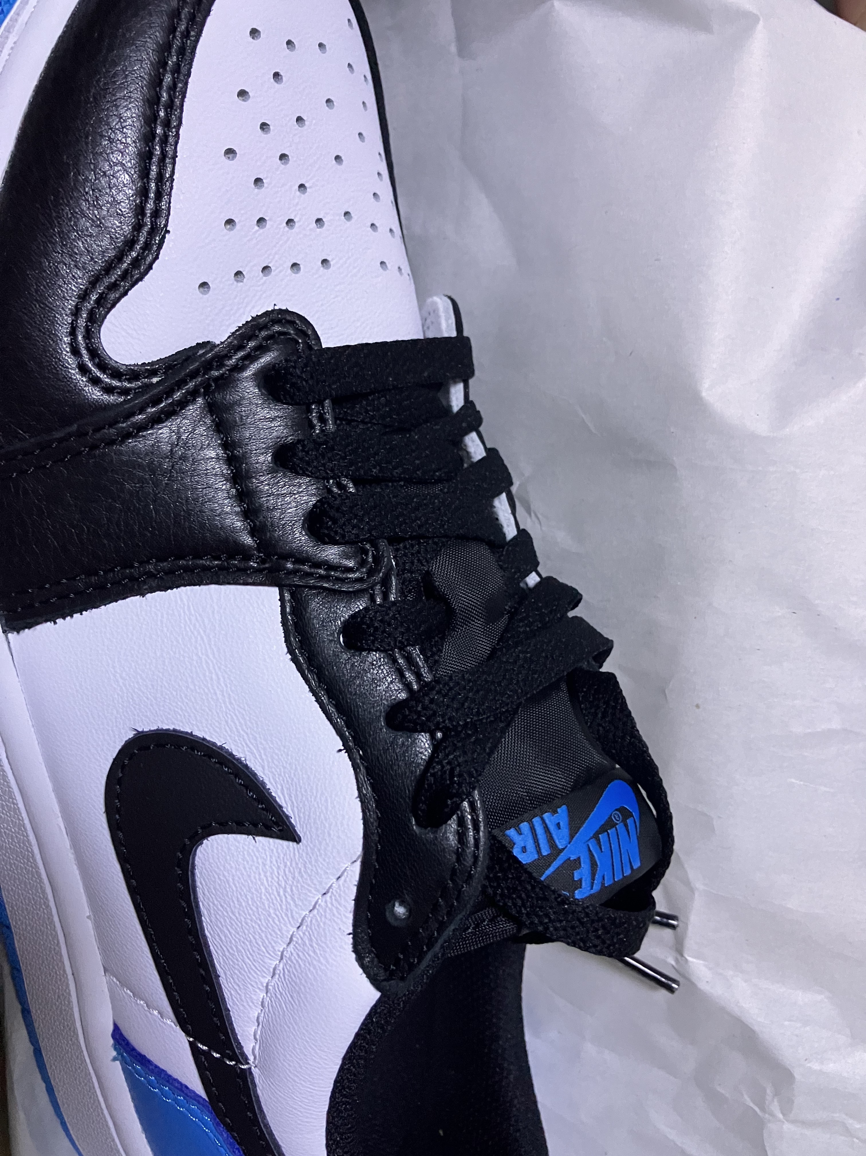 Jordan 1 Retro Low OG Black and Dark Powder Blue 착용 스타일
