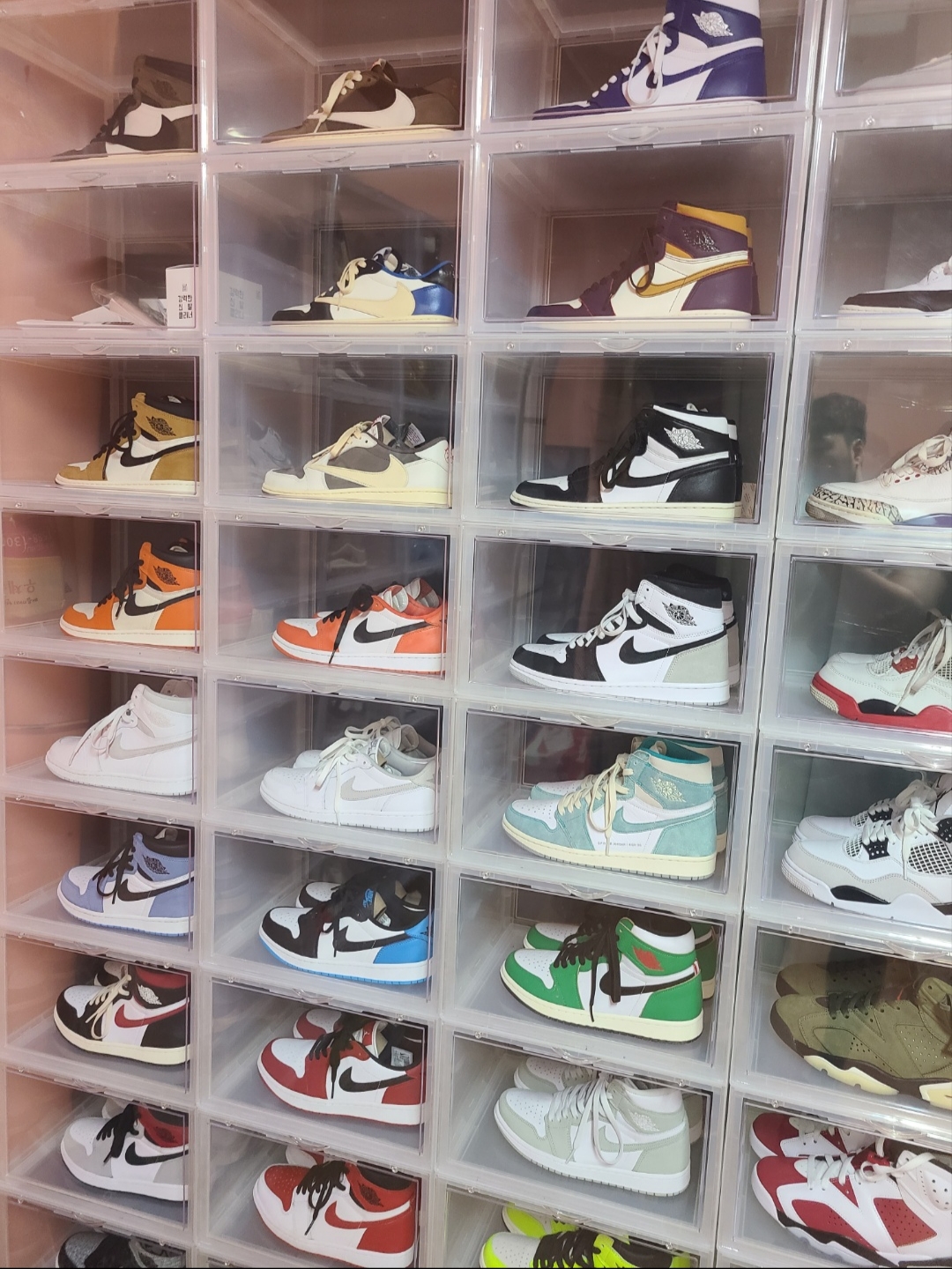 Jordan 1 Retro Low OG Black and Dark Powder Blue, Jordan 1 x Travis Scott Retro Low OG SP Sail and Ridgerock 착용 스타일