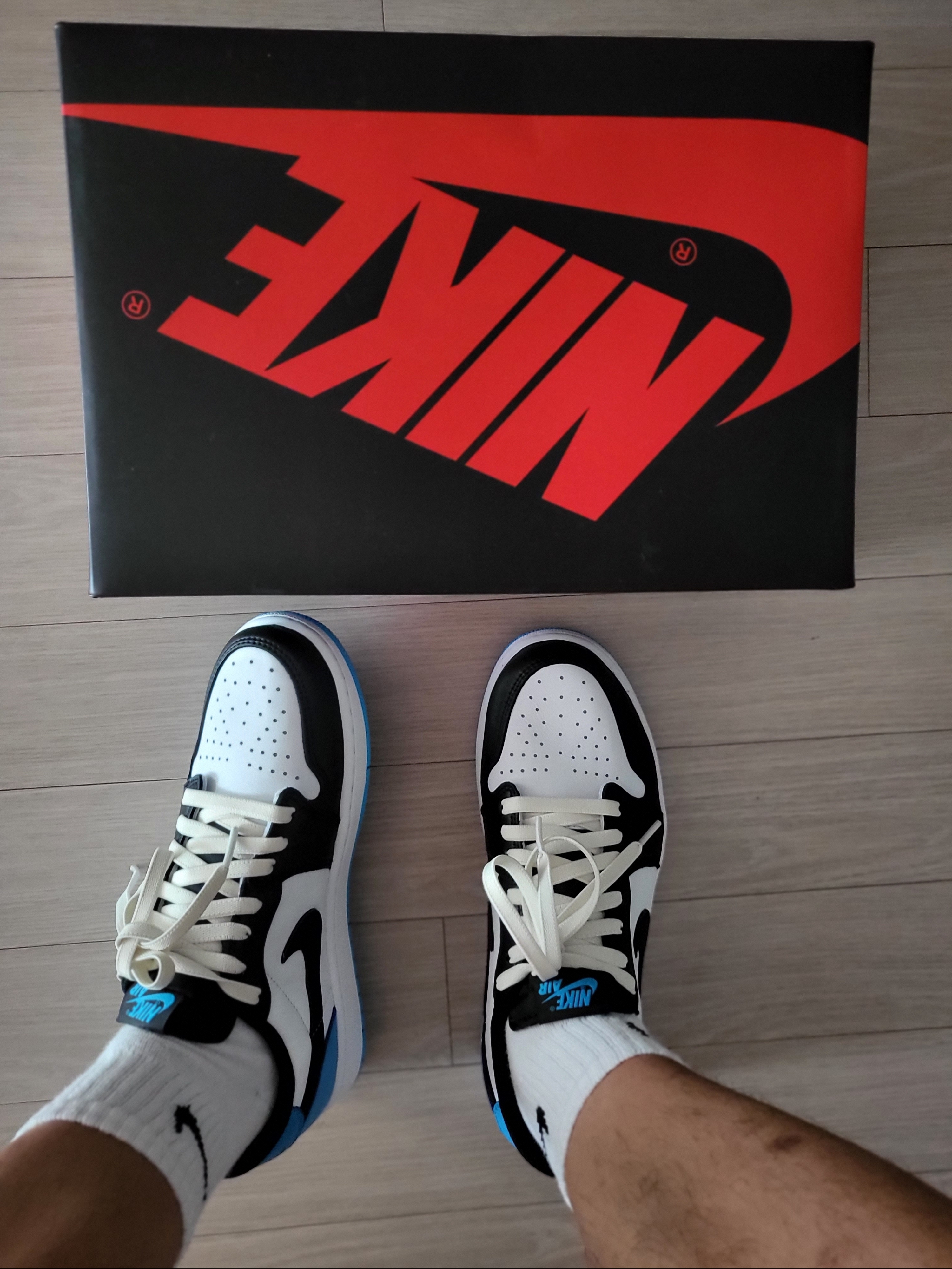 Jordan 1 Retro Low OG Black and Dark Powder Blue 착용 스타일