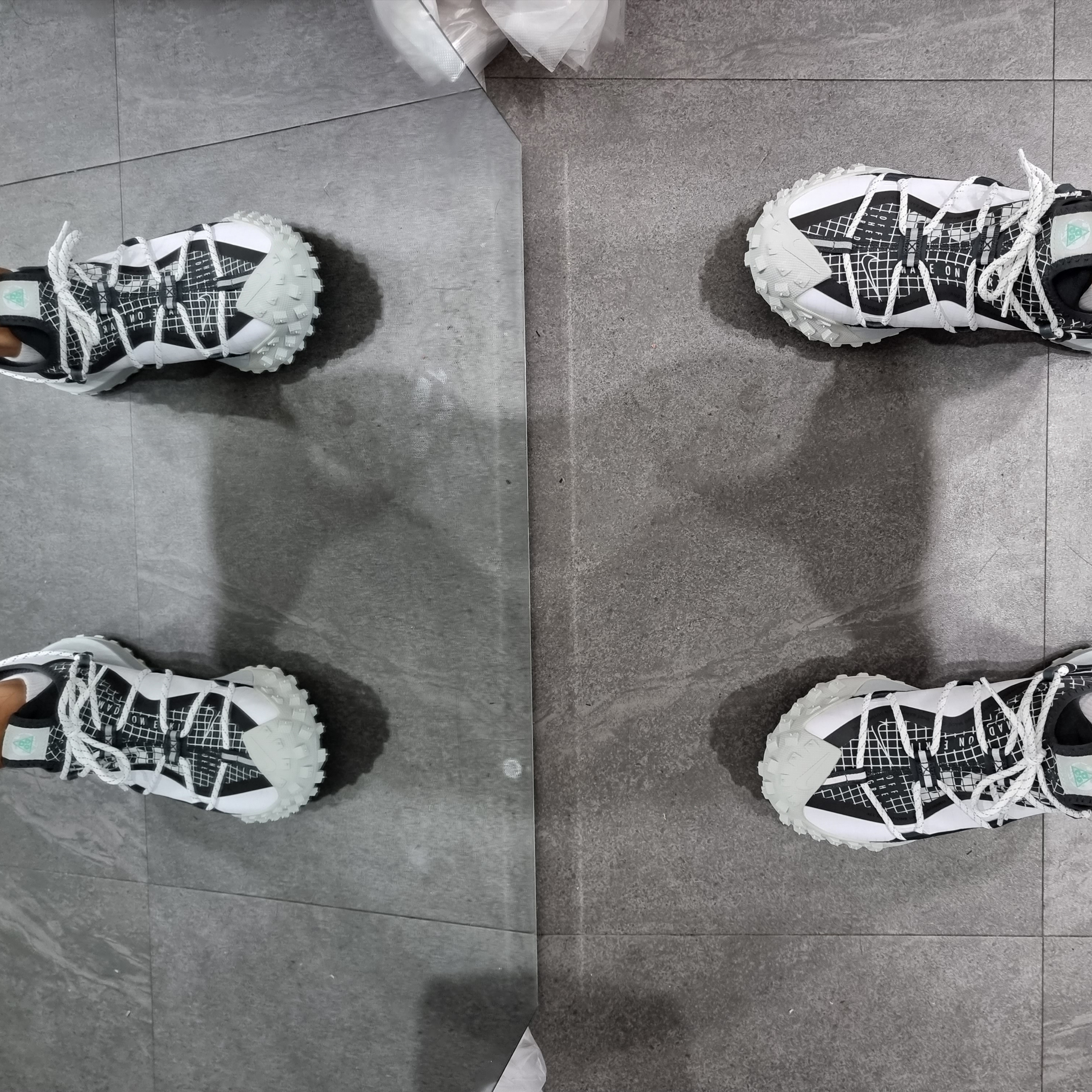 Nike ACG Mountain Fly Low SE White and Black 착용 스타일