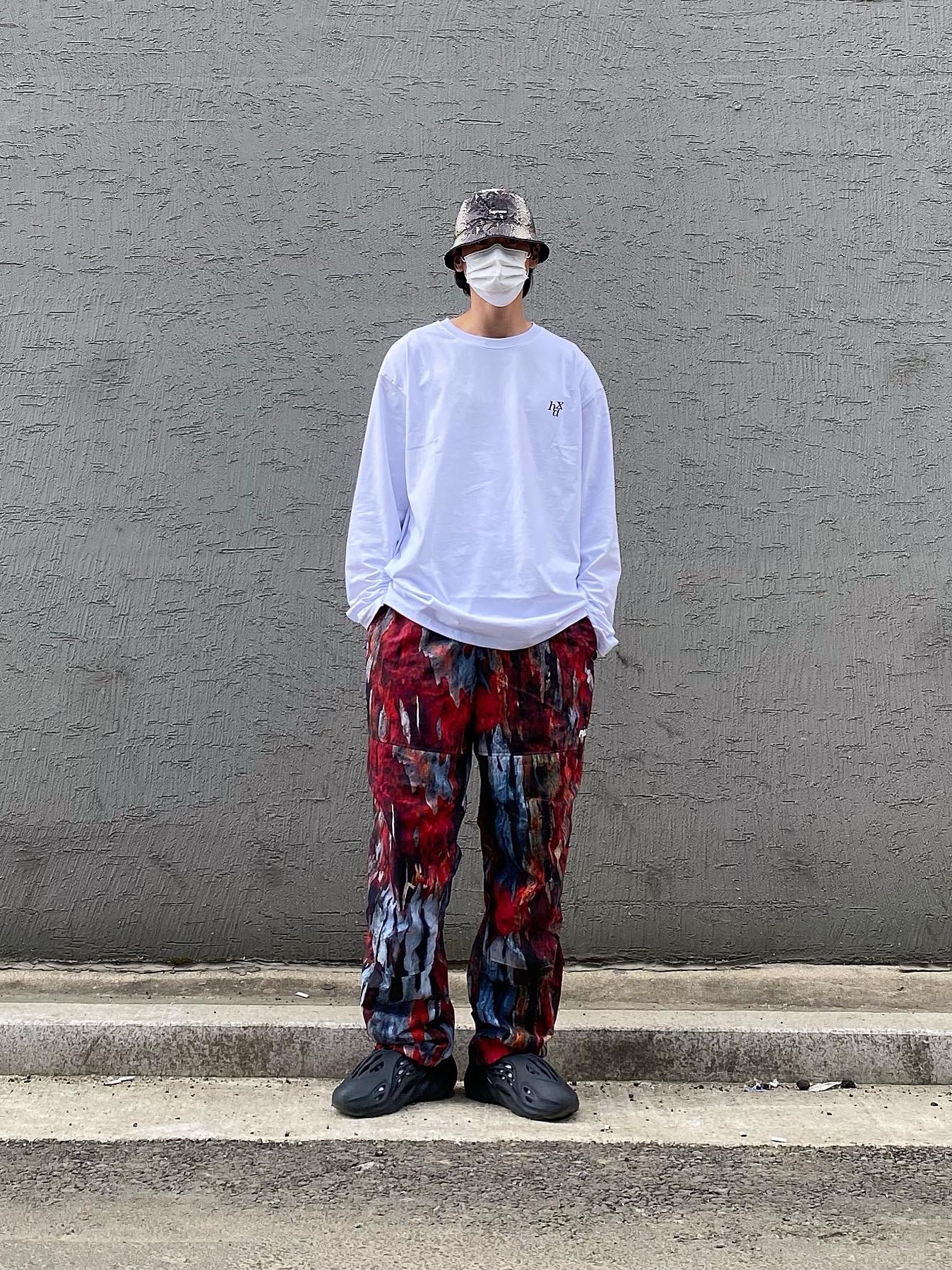 Supreme x The North Face Snakeskin Packable Reversible Crusher Black - 18SS, Adidas Yeezy Foam RNNR Mineral Blue 착용 스타일 - 2