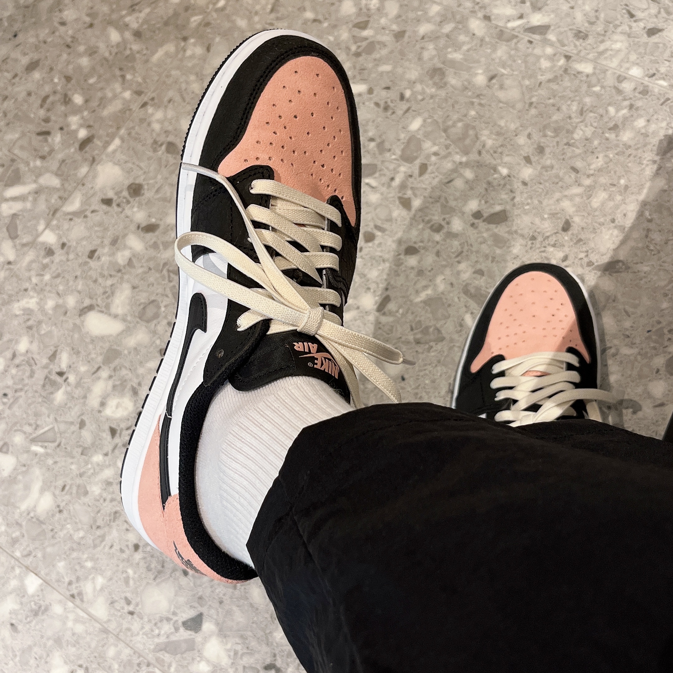 Jordan 1 Retro Low OG Bleached Coral 착용 스타일