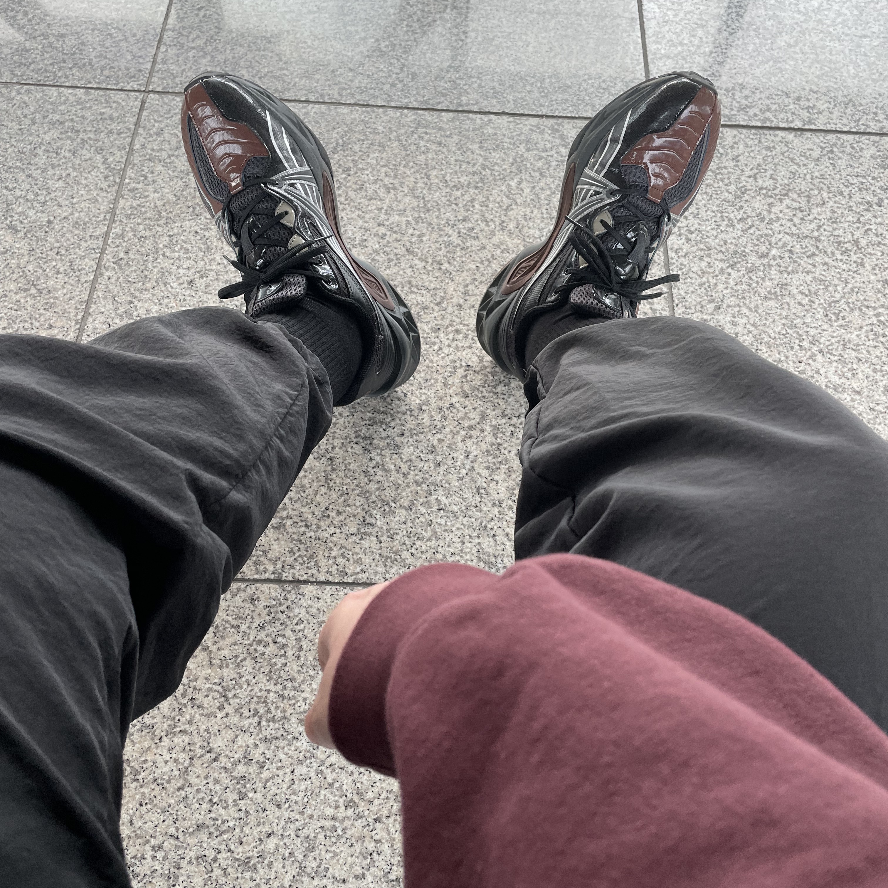 Asics HN2-S Protoblast Chocolate Brown 착용 스타일