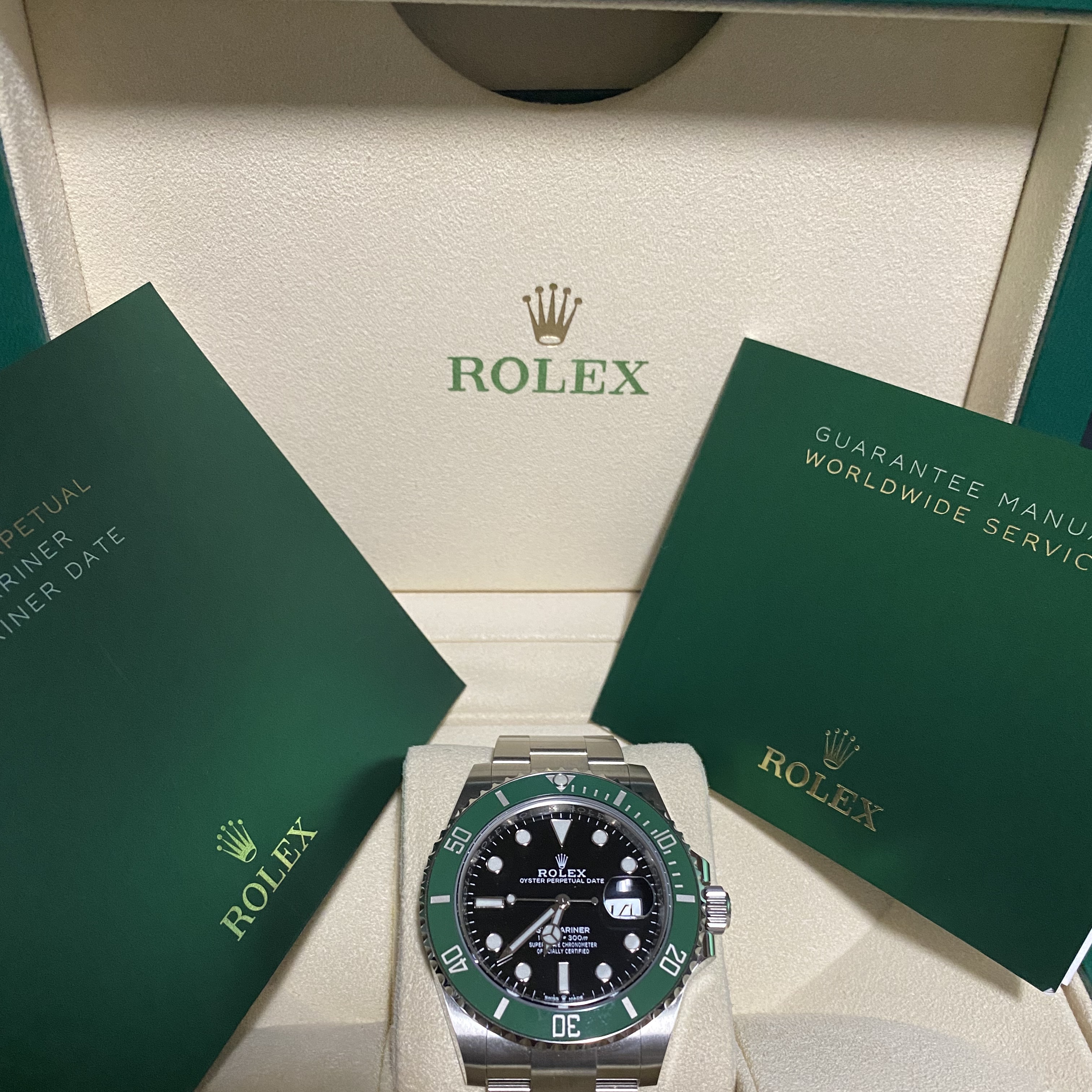 Rolex Submariner Date 41mm 126610LV Black Oyster 착용 스타일