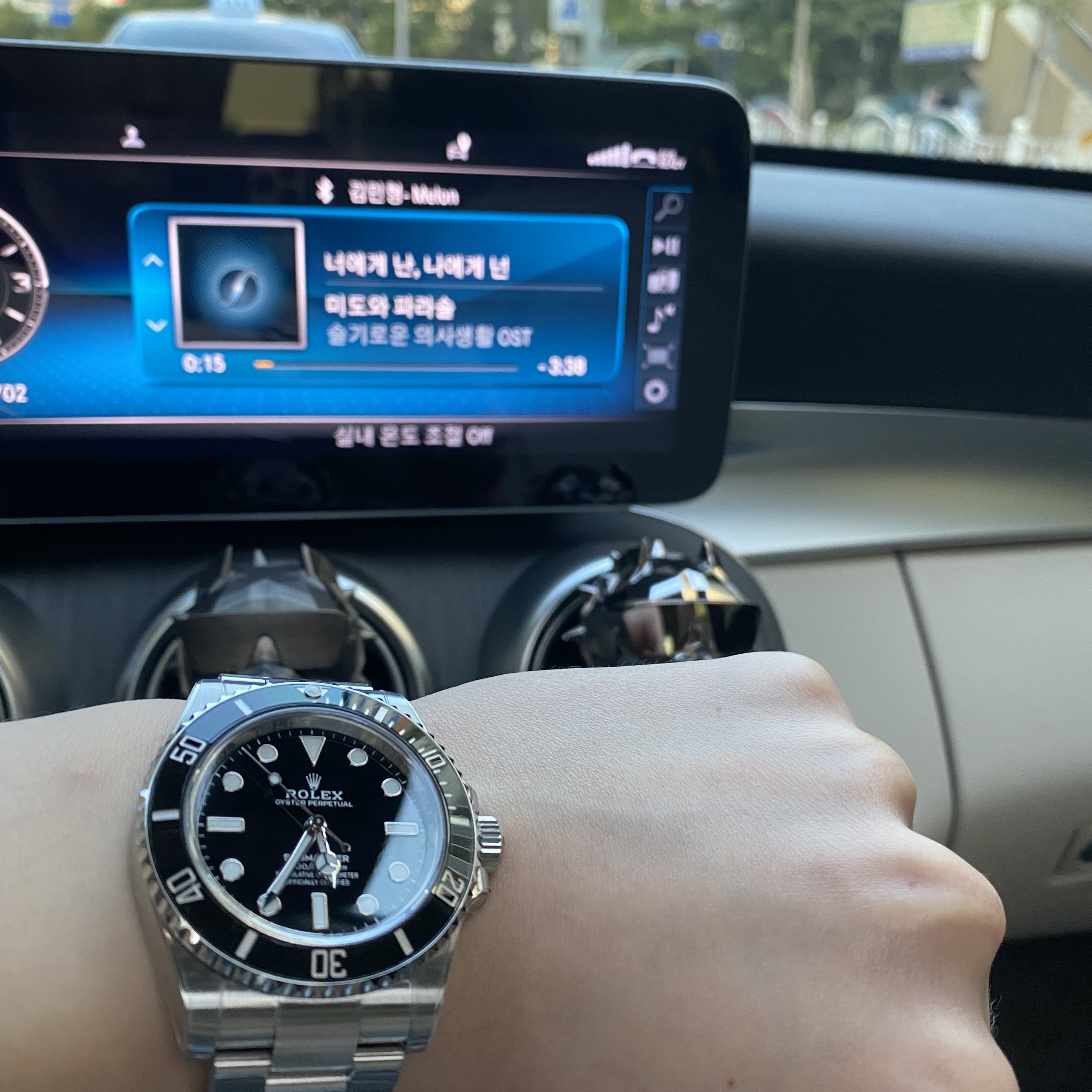 Rolex Submariner 41mm 124060 Black Oyster 착용 스타일