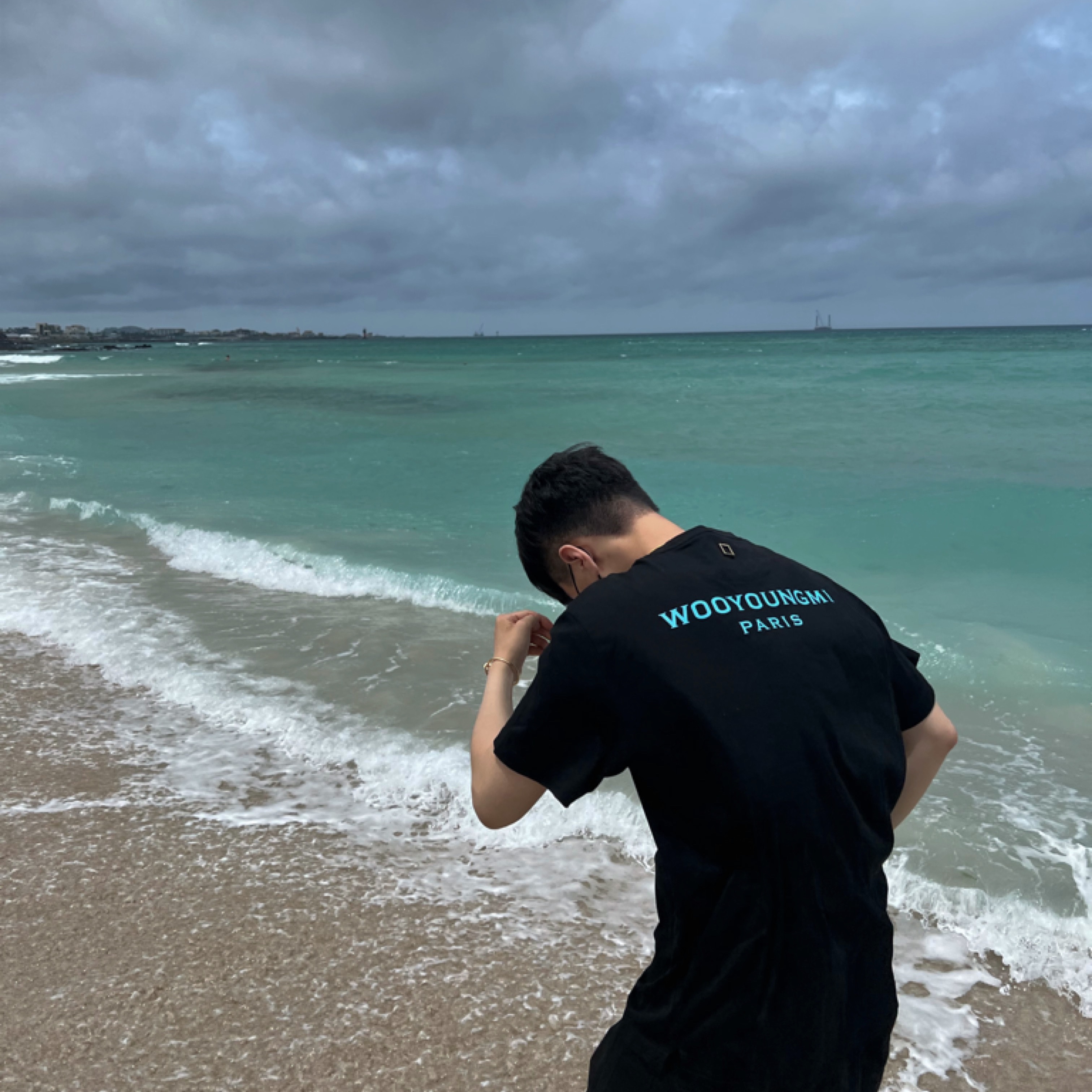 Wooyoungmi Turquoise Back Logo T-Shirt Navy - 22FW 착용 스타일